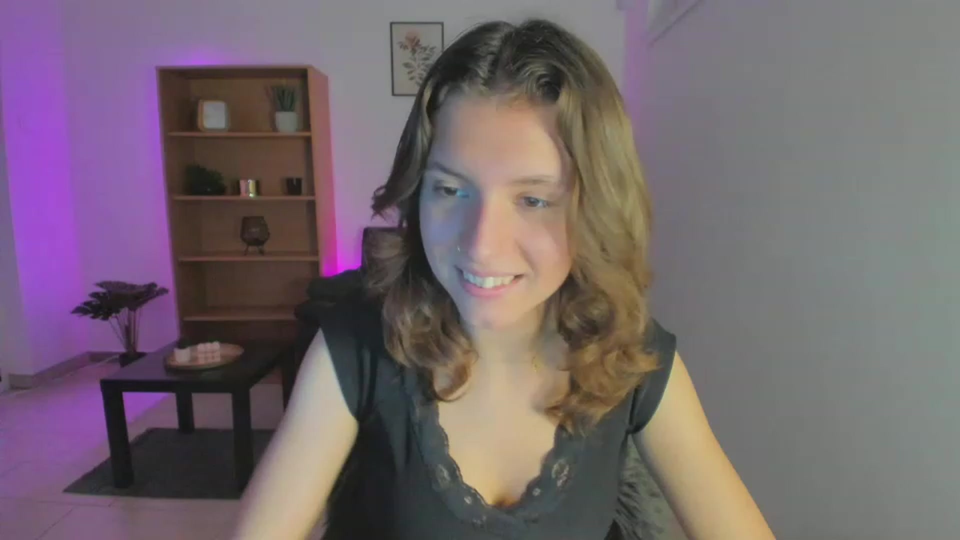 Gallery image thumbnail from SaraJaay18's myfreecams stream on, 12/30/2022, 14:50 image 7 of 20