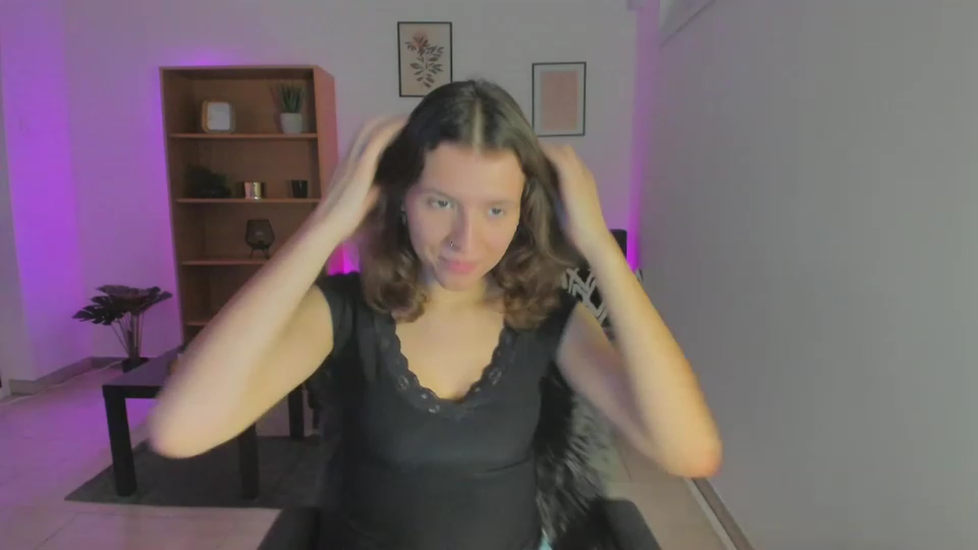 Gallery image thumbnail from SaraJaay18's myfreecams stream on, 12/30/2022, 14:50 image 6 of 20
