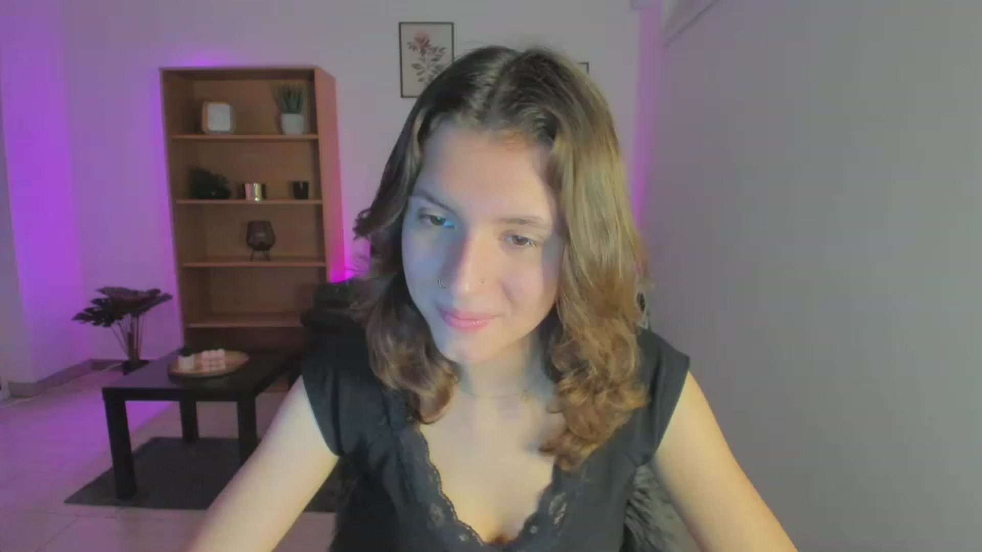 Gallery image thumbnail from SaraJaay18's myfreecams stream on, 12/30/2022, 14:50 image 18 of 20