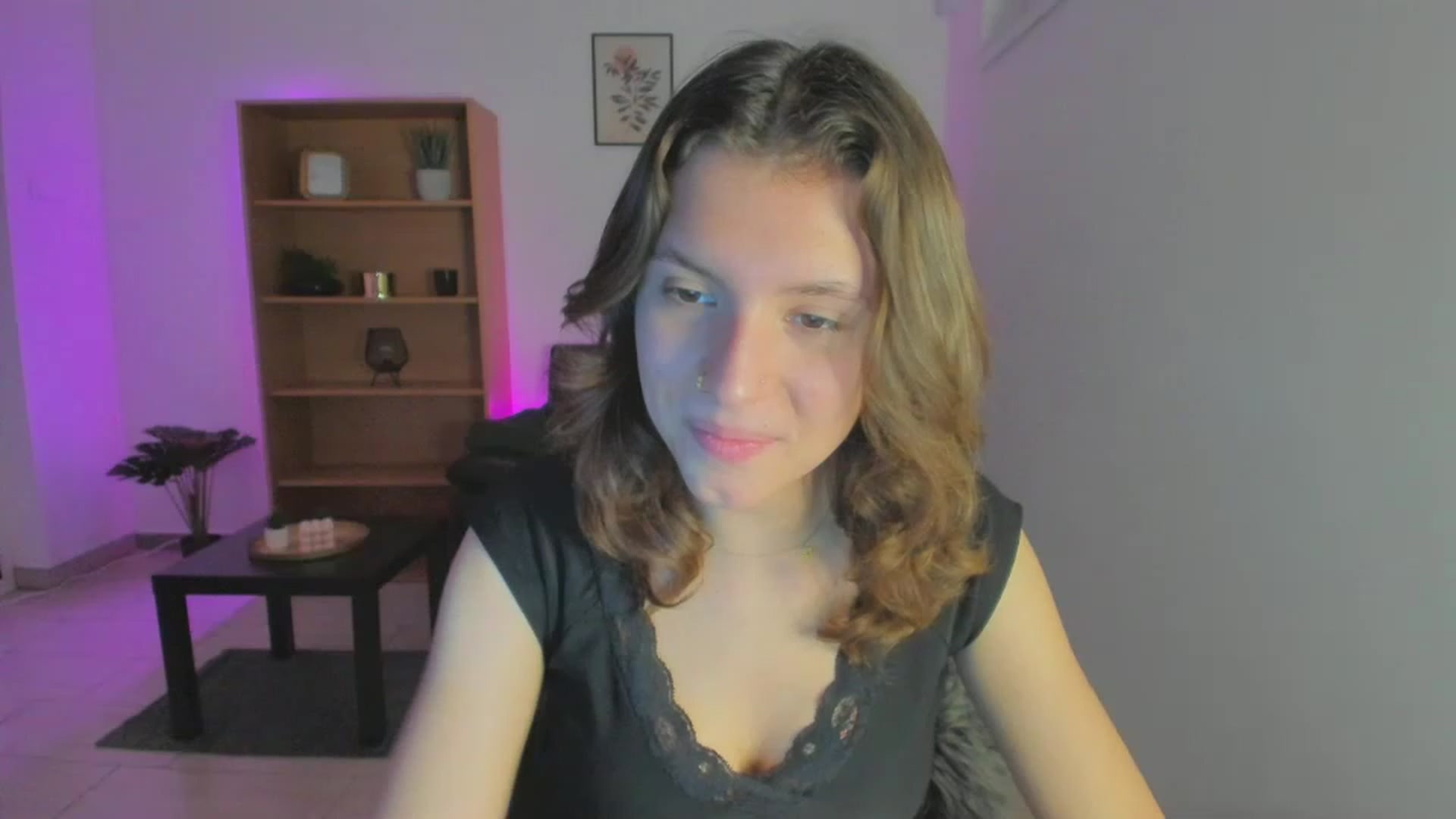 Gallery image thumbnail from SaraJaay18's myfreecams stream on, 12/30/2022, 14:50 image 9 of 20