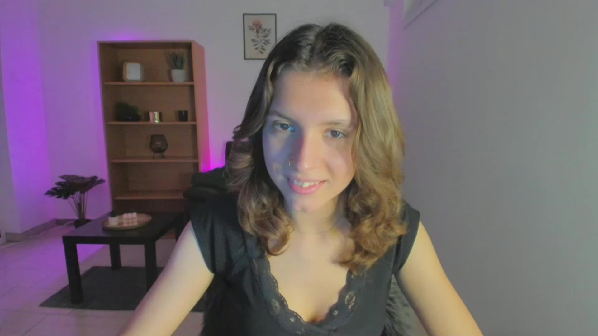 Gallery image thumbnail from SaraJaay18's myfreecams stream on, 12/30/2022, 14:50 image 10 of 20