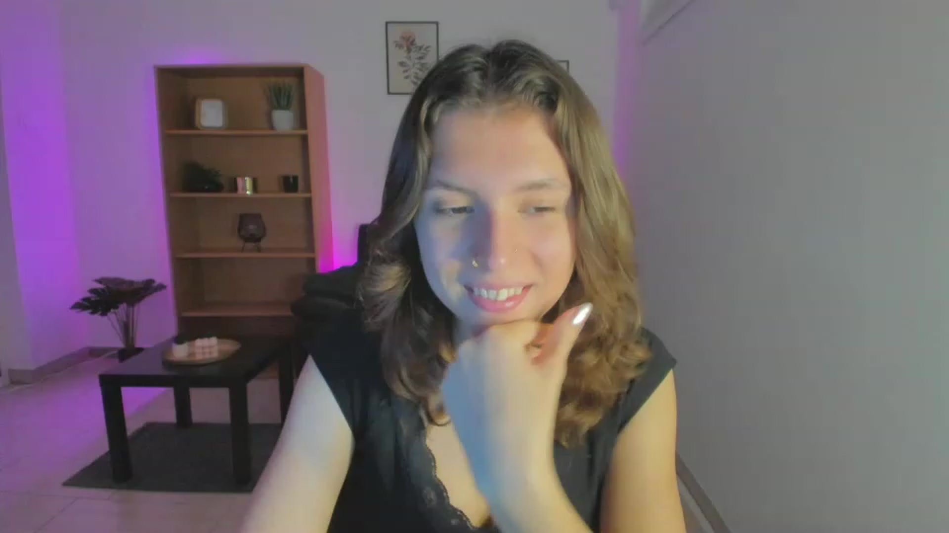 Gallery image thumbnail from SaraJaay18's myfreecams stream on, 12/30/2022, 14:50 image 14 of 20