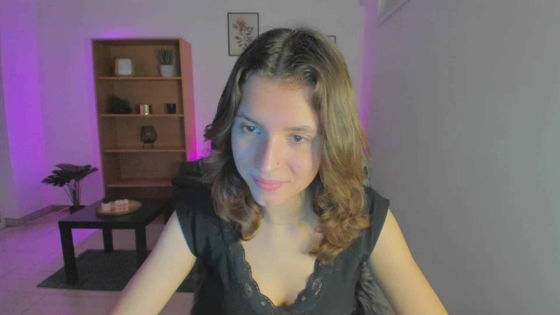Gallery image thumbnail from SaraJaay18's myfreecams stream on, 12/30/2022, 14:50 image 16 of 20