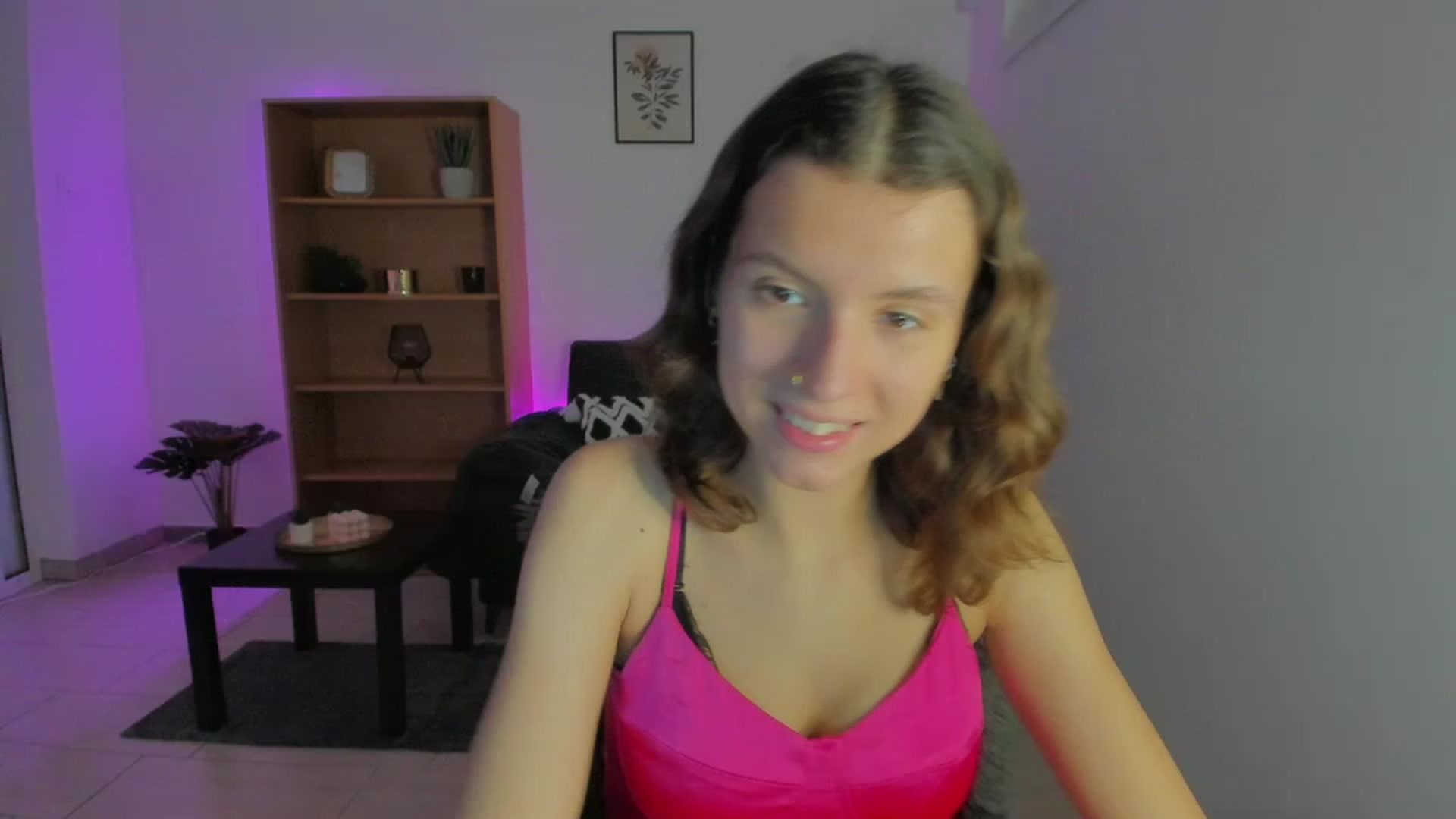 Gallery image thumbnail from SaraJaay18's myfreecams stream on, 01/06/2023, 15:08 image 3 of 20