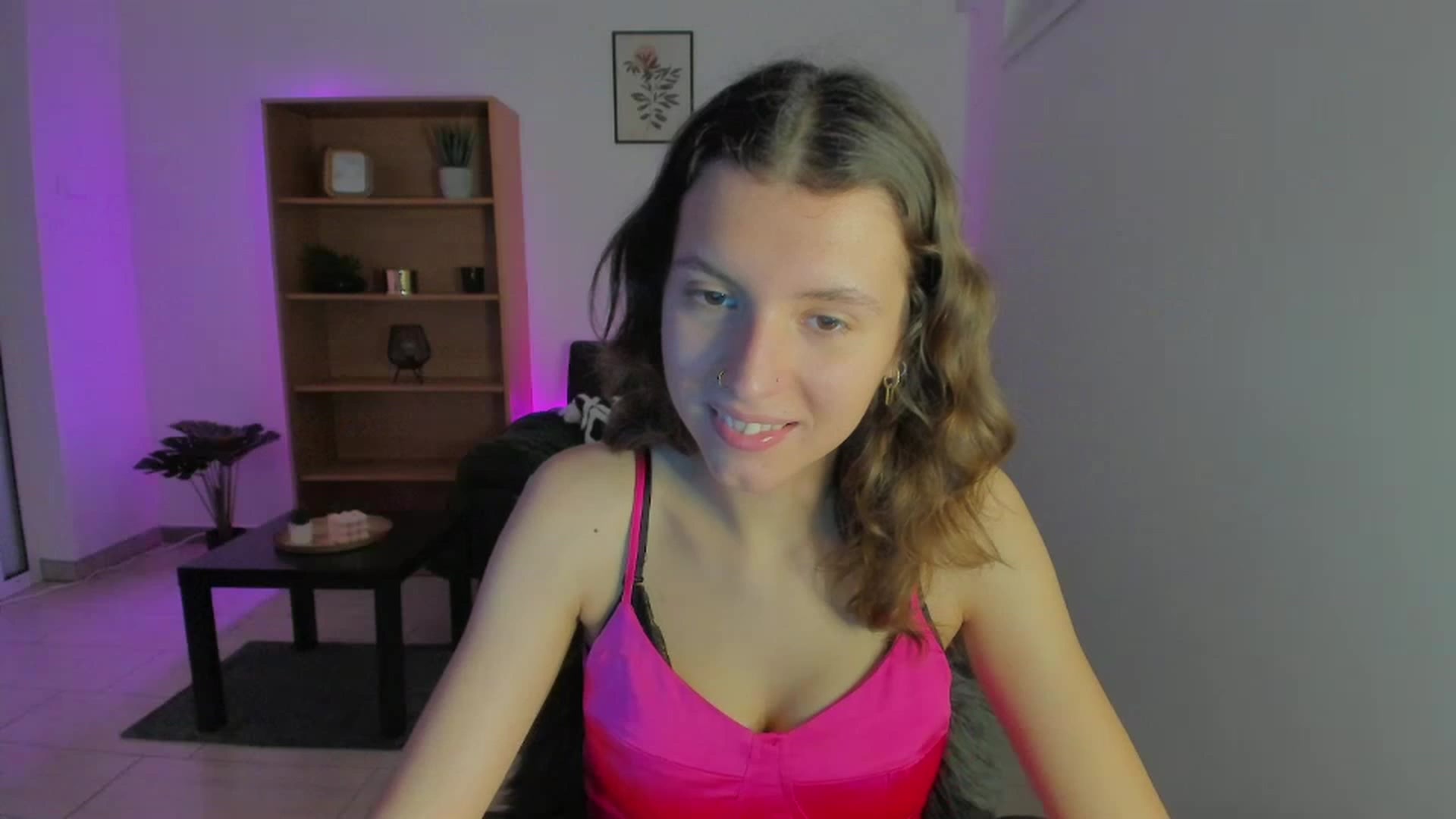 Gallery image thumbnail from SaraJaay18's myfreecams stream on, 01/06/2023, 15:08 image 14 of 20