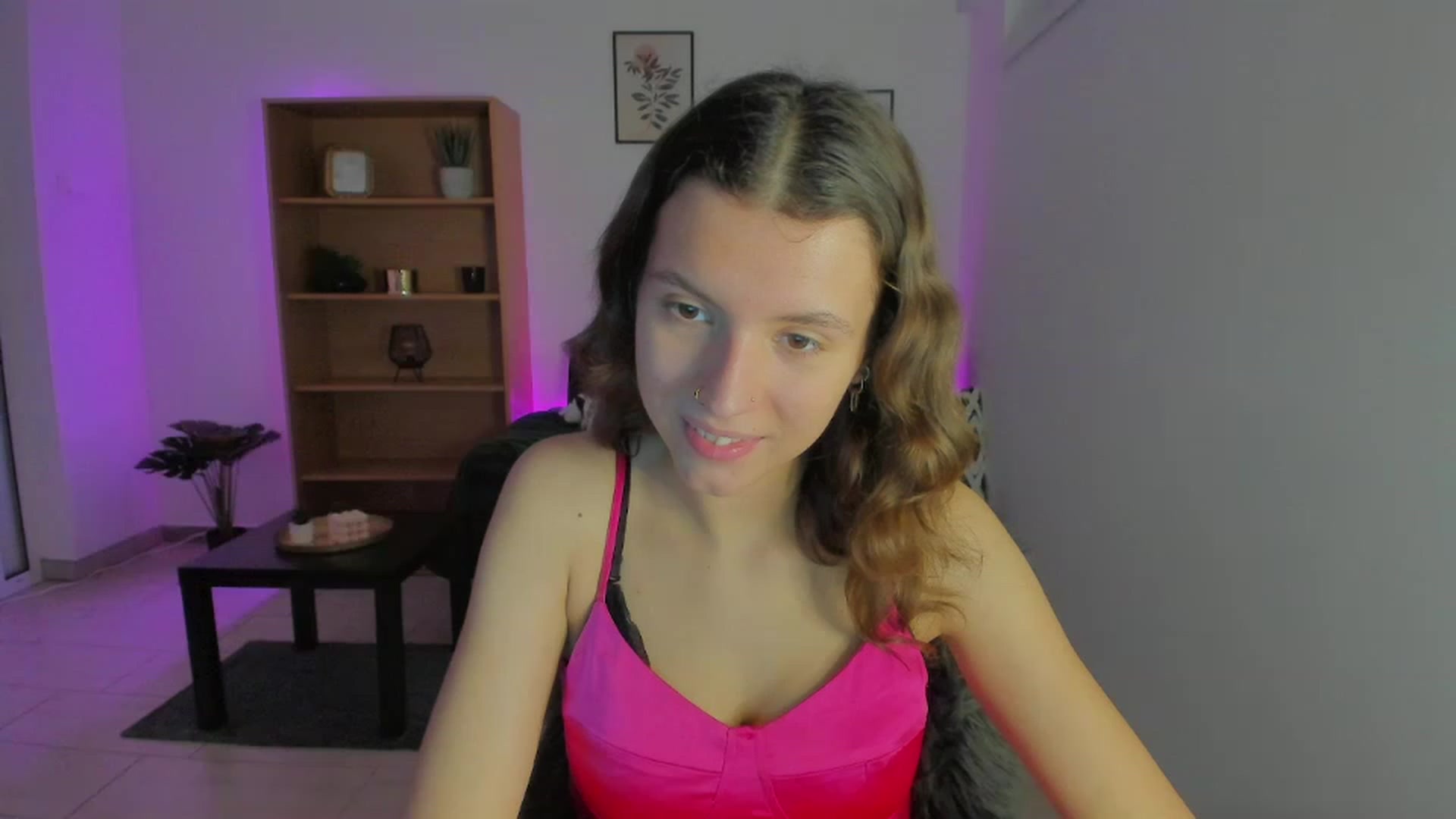 Gallery image thumbnail from SaraJaay18's myfreecams stream on, 01/06/2023, 15:08 image 4 of 20