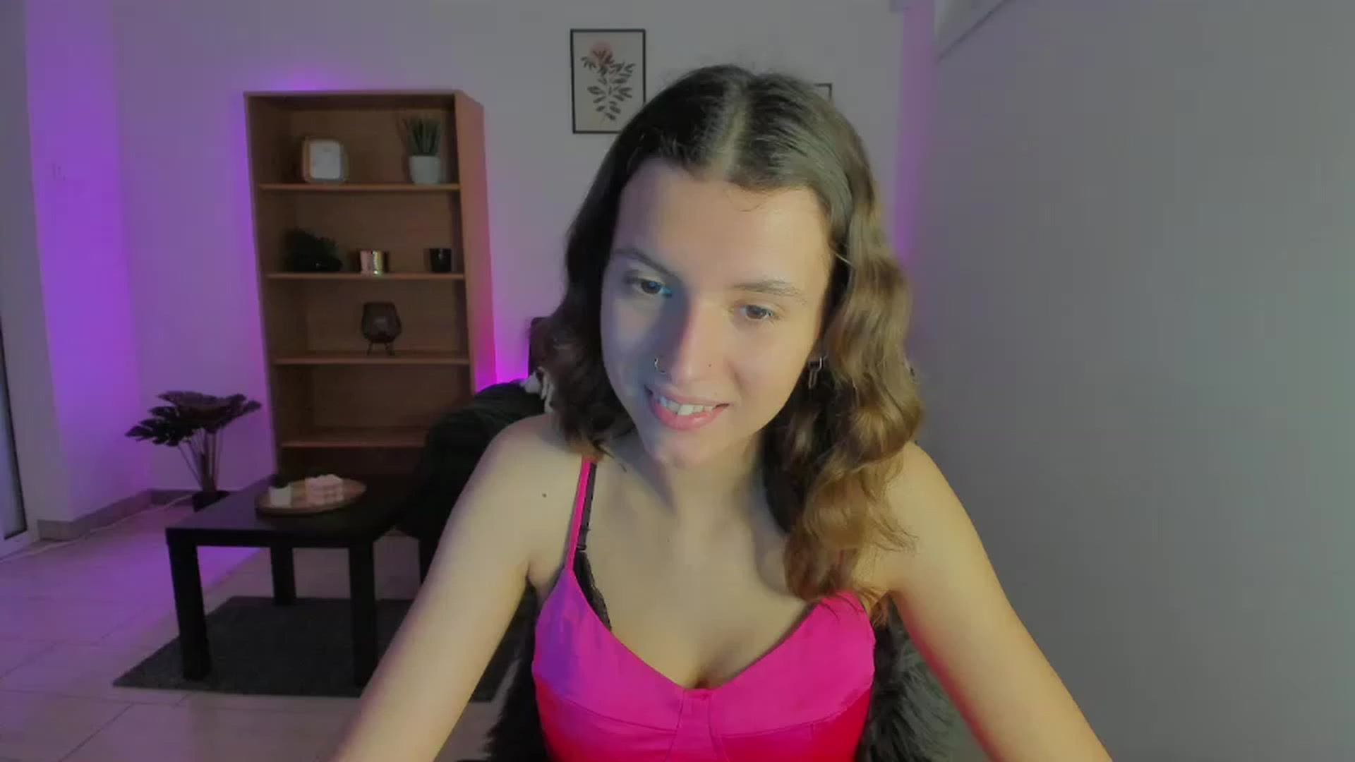 Gallery image thumbnail from SaraJaay18's myfreecams stream on, 01/06/2023, 15:08 image 6 of 20