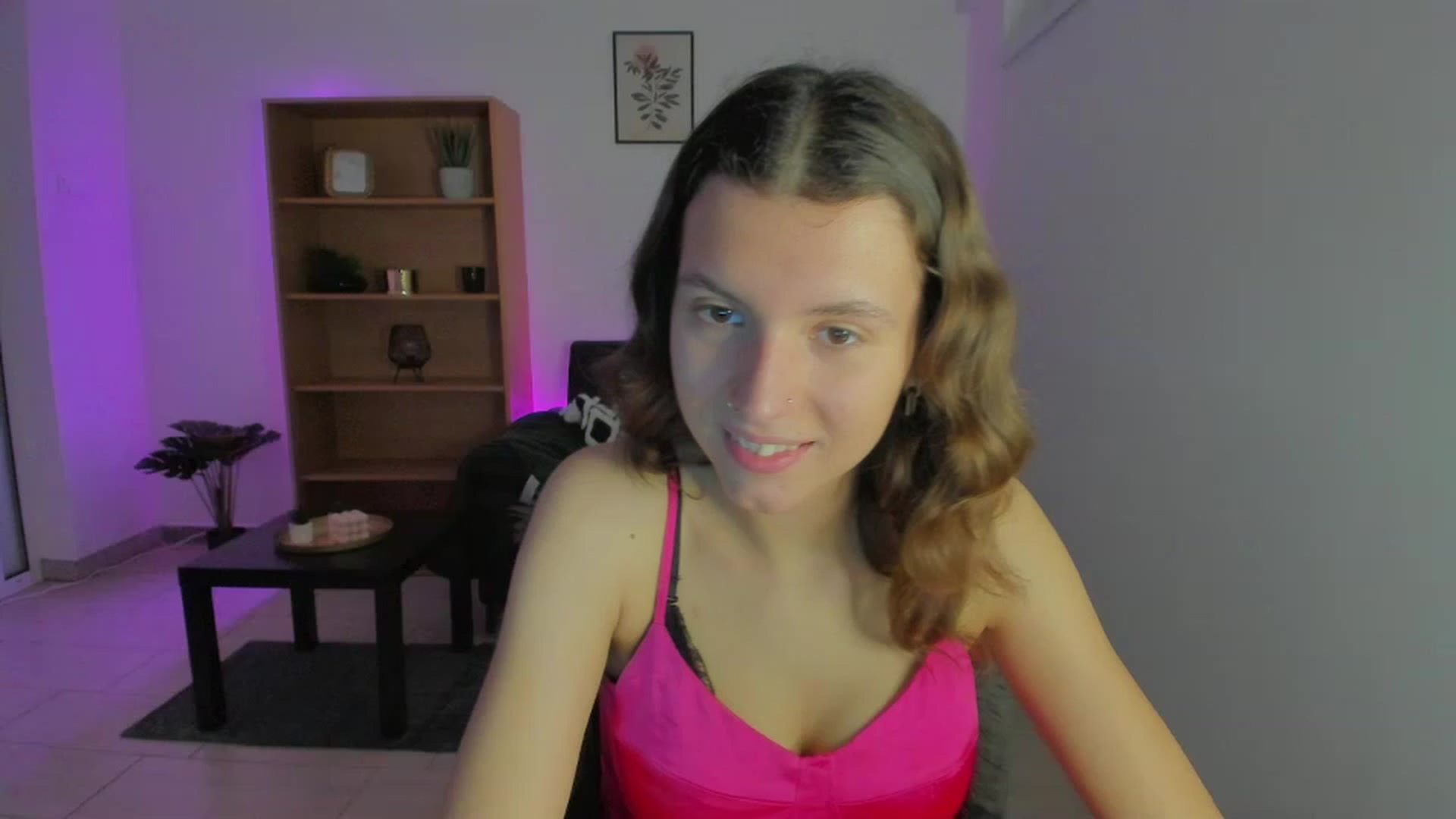 Gallery image thumbnail from SaraJaay18's myfreecams stream on, 01/06/2023, 15:08 image 5 of 20