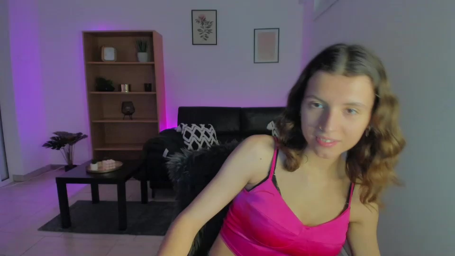 Gallery image thumbnail from SaraJaay18's myfreecams stream on, 01/06/2023, 15:08 image 7 of 20