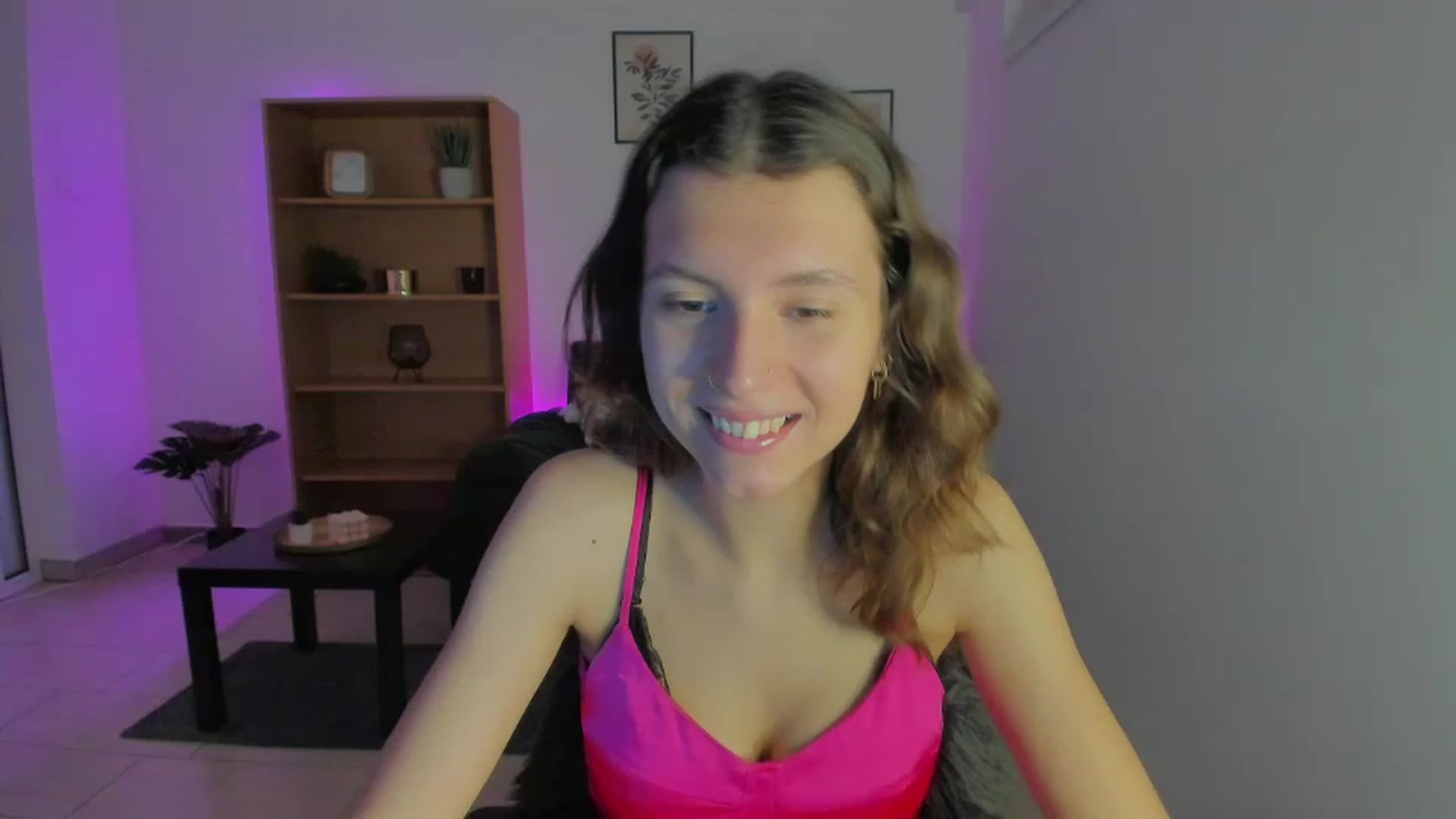 Gallery image thumbnail from SaraJaay18's myfreecams stream on, 01/06/2023, 15:08 image 13 of 20