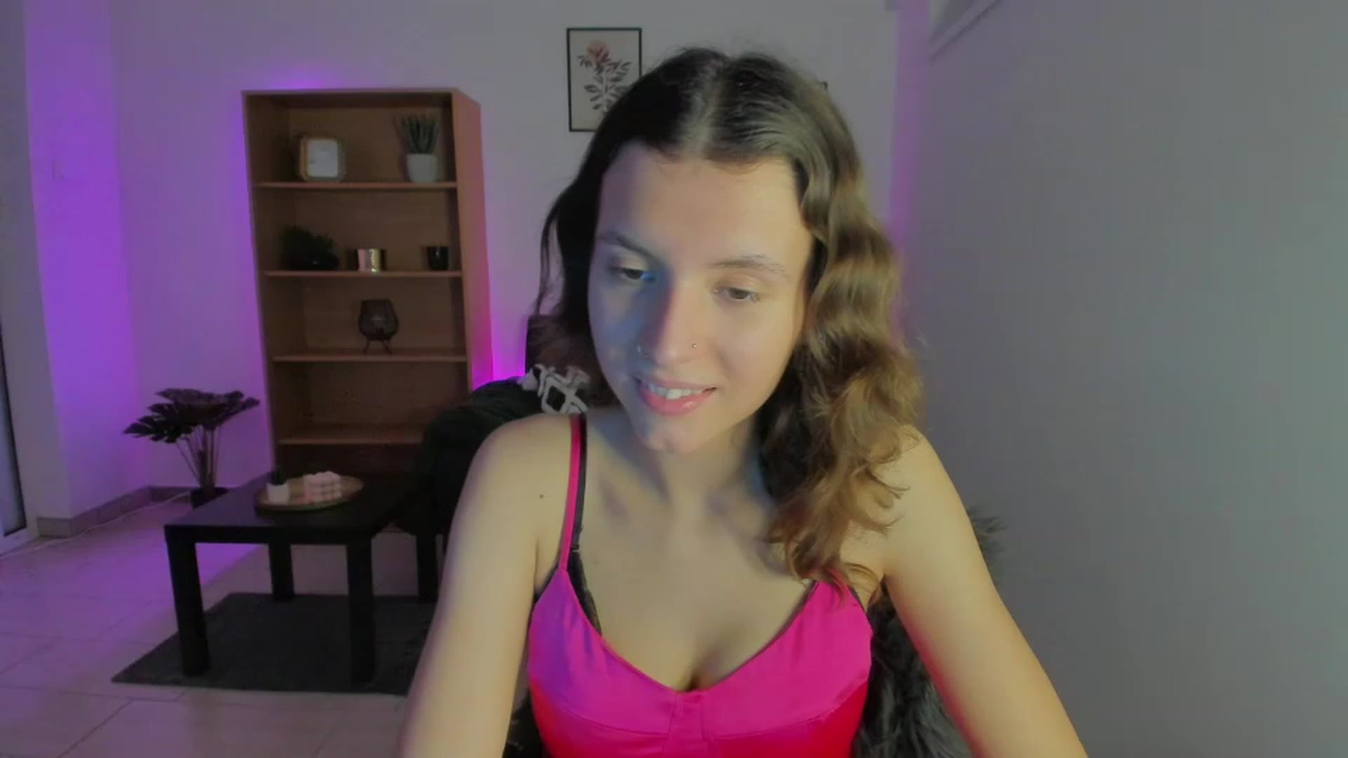 Gallery image thumbnail from SaraJaay18's myfreecams stream on, 01/06/2023, 15:34 image 14 of 20