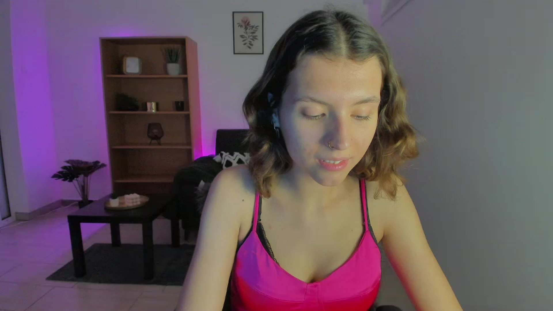 Gallery image thumbnail from SaraJaay18's myfreecams stream on, 01/06/2023, 16:45 image 19 of 20