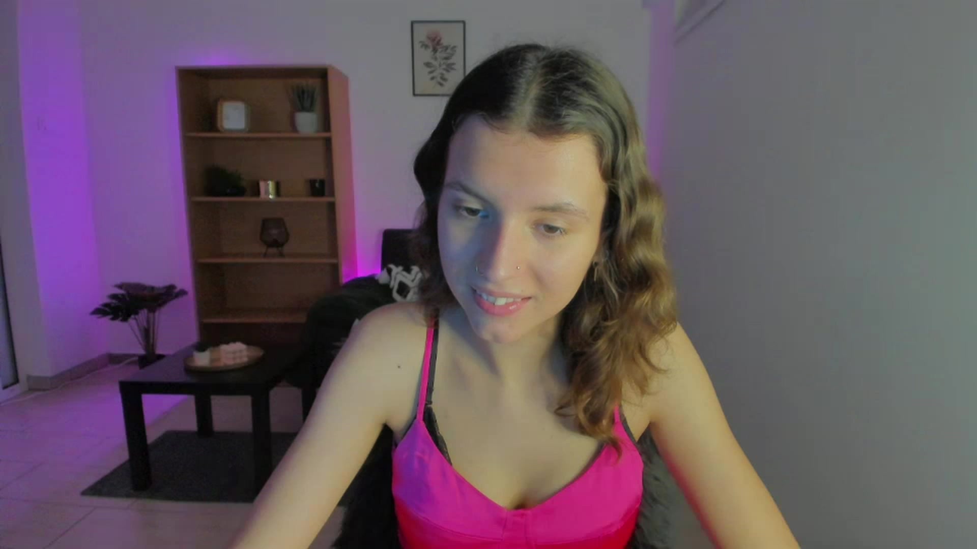 Gallery image thumbnail from SaraJaay18's myfreecams stream on, 01/06/2023, 16:45 image 4 of 20