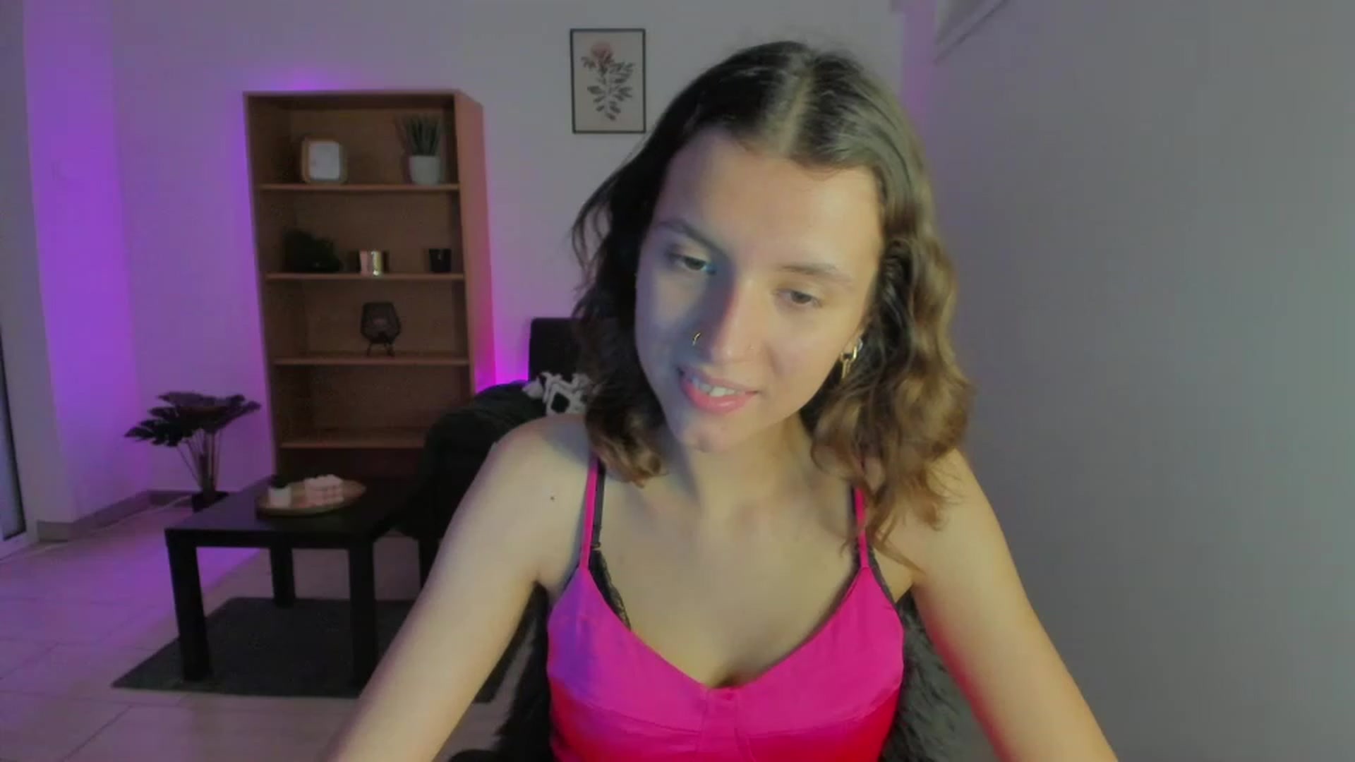 Gallery image thumbnail from SaraJaay18's myfreecams stream on, 01/06/2023, 16:45 image 14 of 20