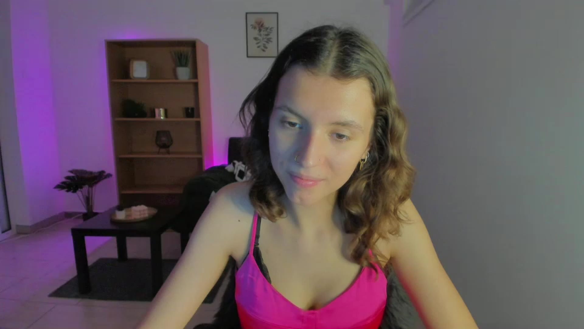 Gallery image thumbnail from SaraJaay18's myfreecams stream on, 01/06/2023, 16:45 image 15 of 20