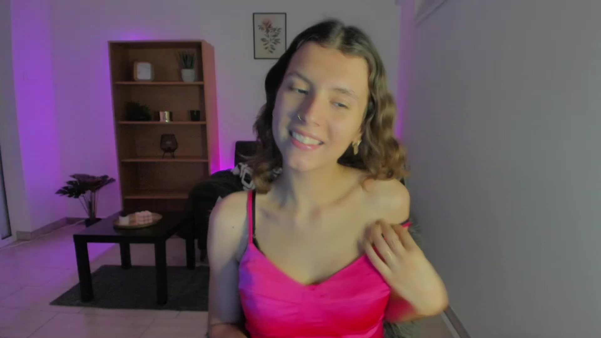 Gallery image thumbnail from SaraJaay18's myfreecams stream on, 01/06/2023, 16:45 image 5 of 20