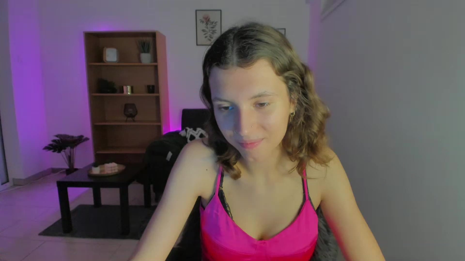 Gallery image thumbnail from SaraJaay18's myfreecams stream on, 01/06/2023, 18:36 image 19 of 20