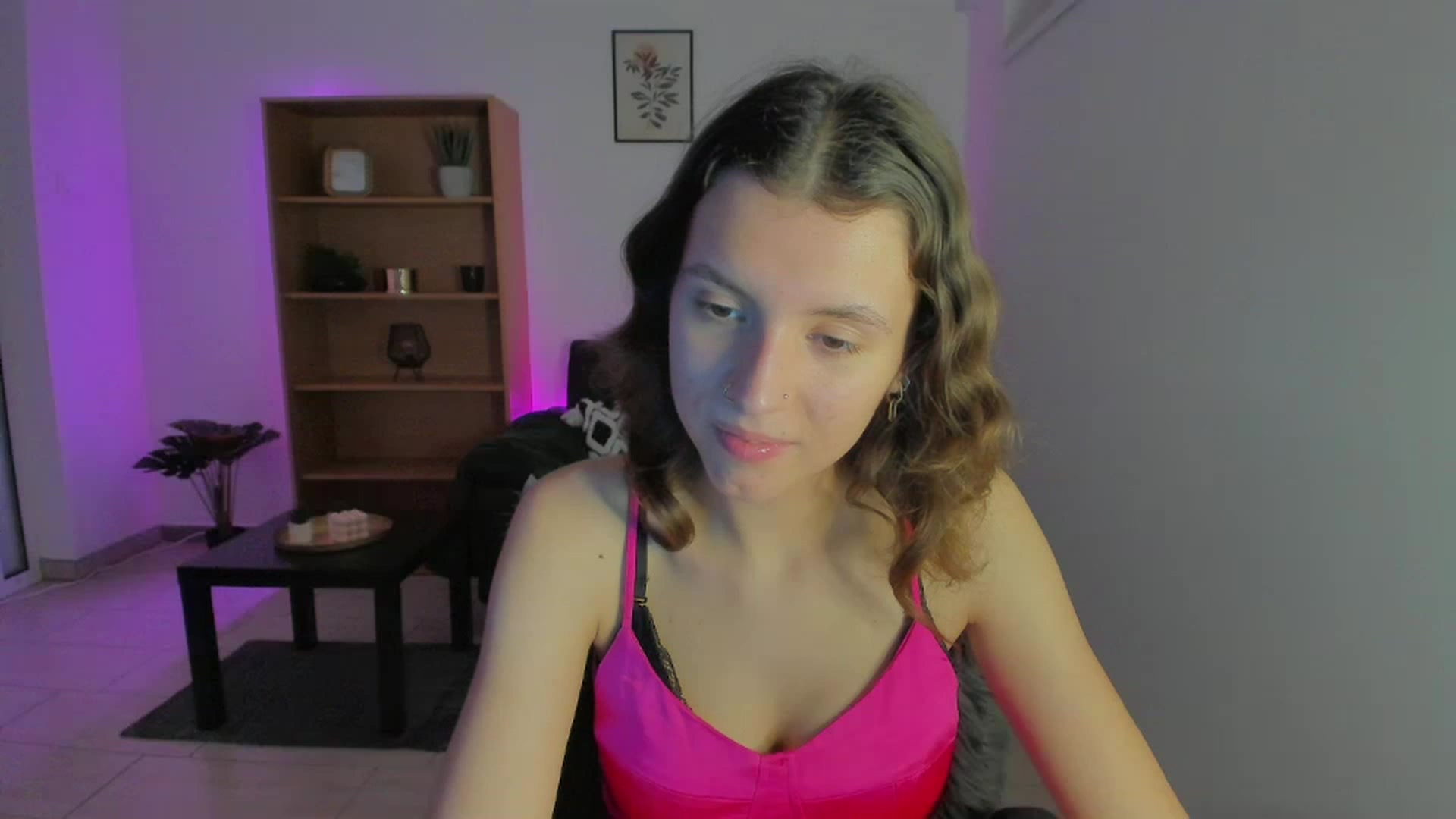 Gallery image thumbnail from SaraJaay18's myfreecams stream on, 01/06/2023, 18:36 image 5 of 20