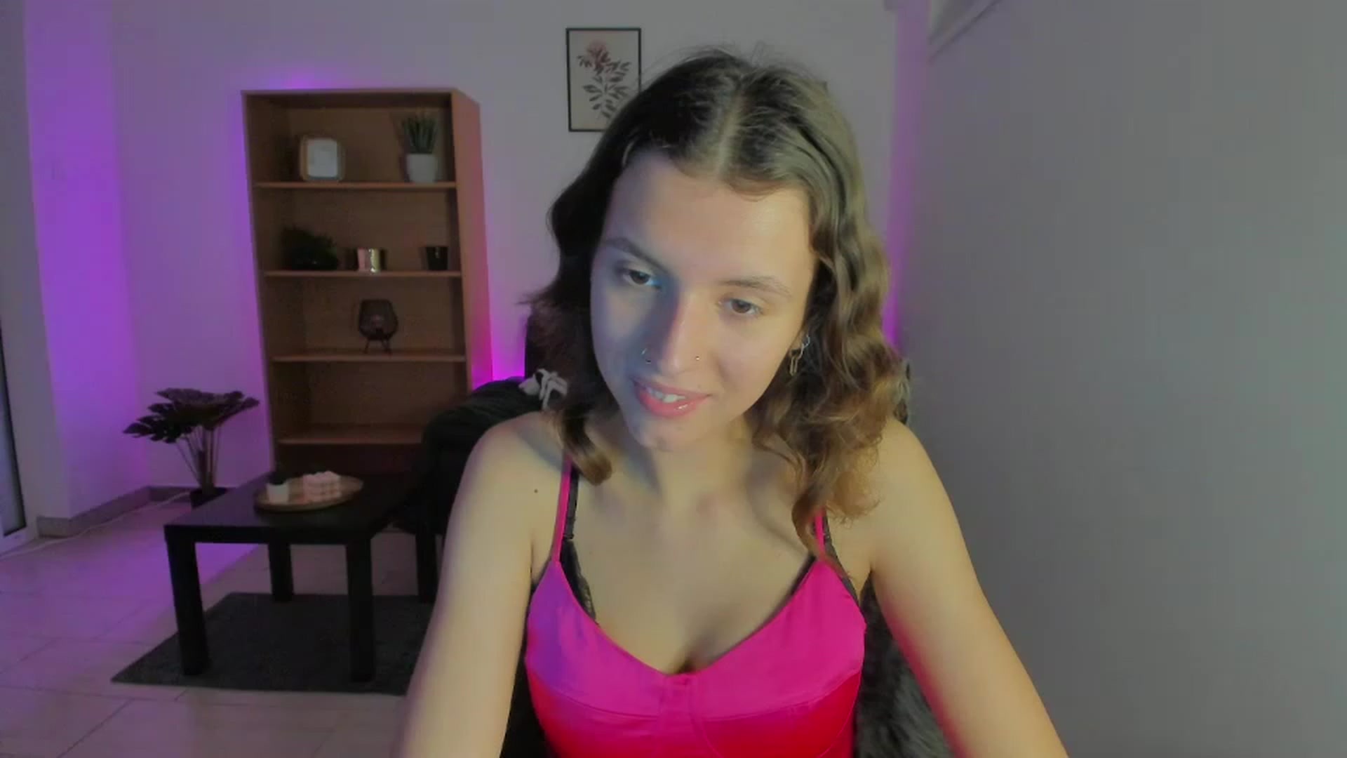 Gallery image thumbnail from SaraJaay18's myfreecams stream on, 01/06/2023, 18:36 image 4 of 20