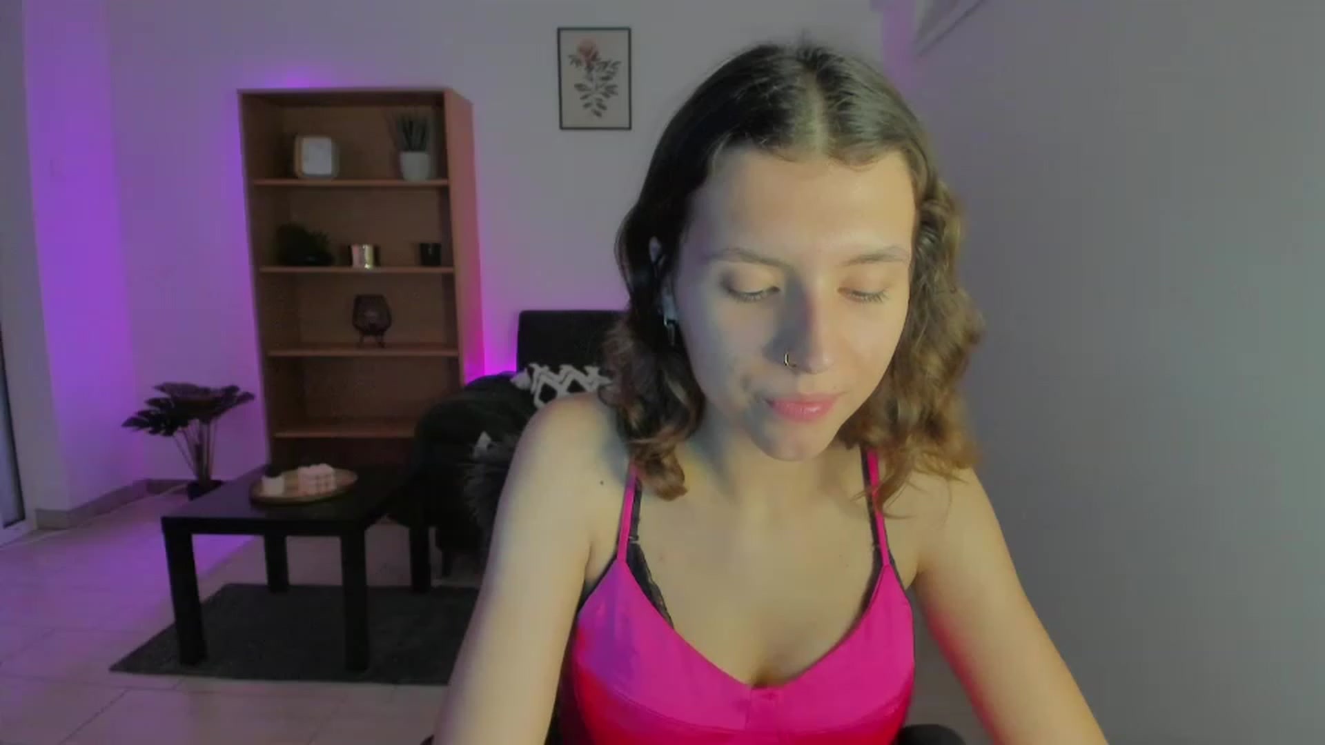 Gallery image thumbnail from SaraJaay18's myfreecams stream on, 01/06/2023, 18:36 image 16 of 20