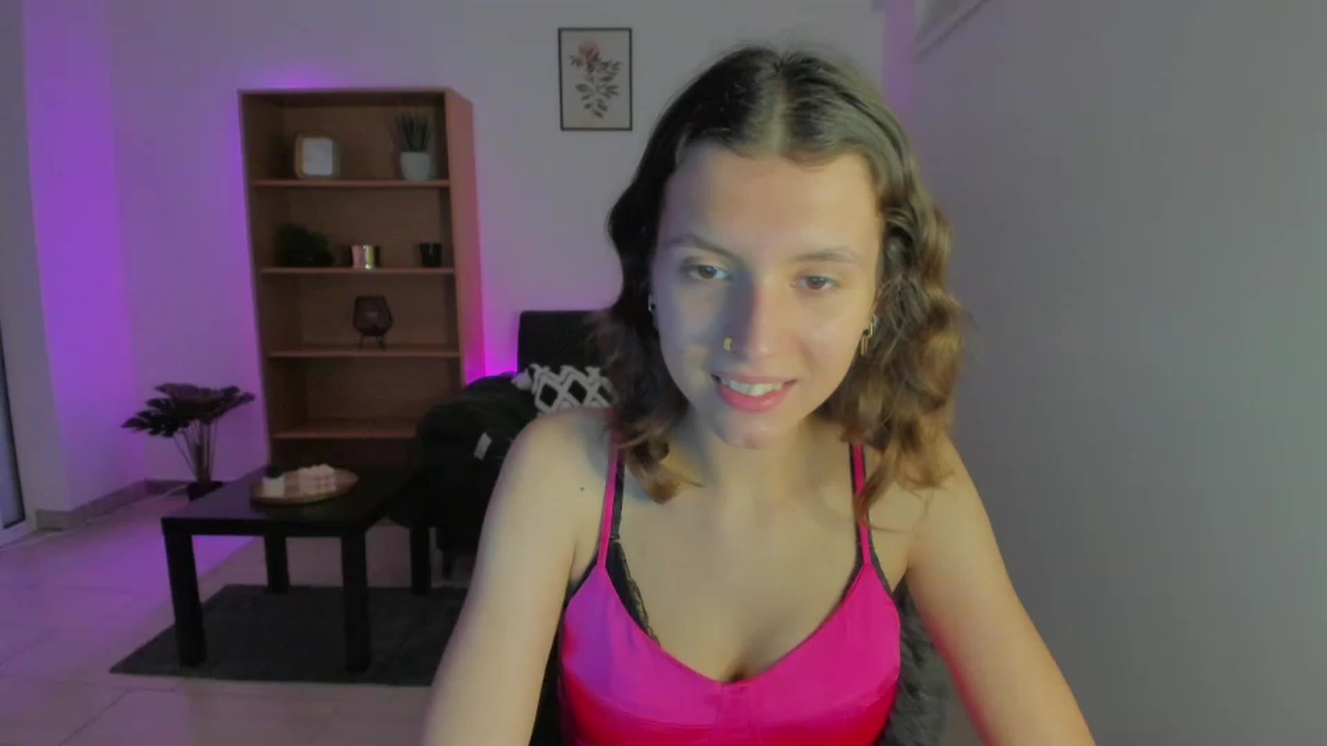 Gallery image thumbnail from SaraJaay18's myfreecams stream on, 01/06/2023, 18:36 image 10 of 20
