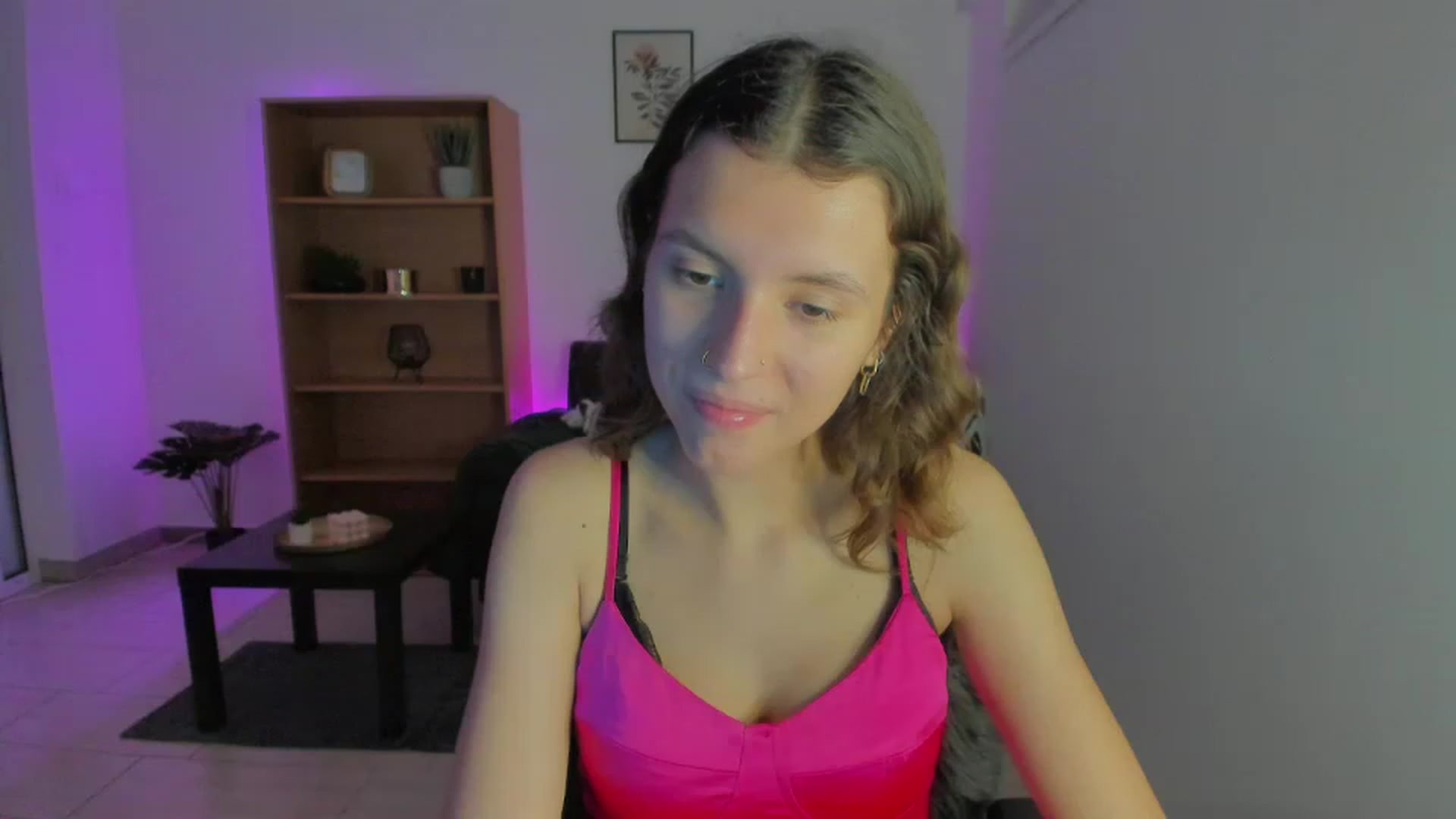 Gallery image thumbnail from SaraJaay18's myfreecams stream on, 01/06/2023, 18:36 image 15 of 20