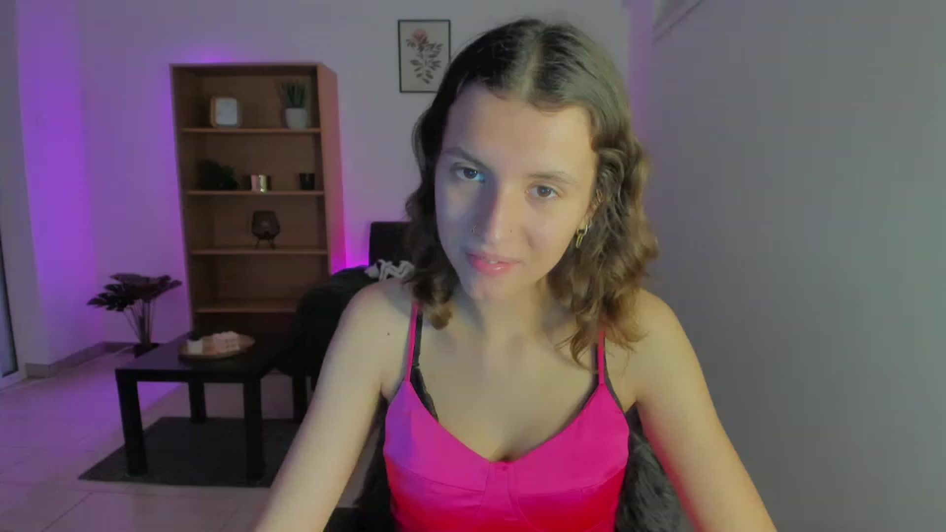 Gallery image thumbnail from SaraJaay18's myfreecams stream on, 01/06/2023, 18:36 image 17 of 20