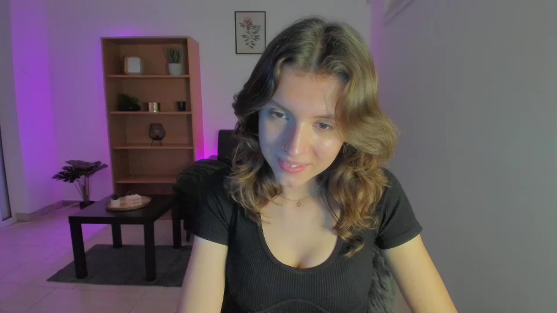 Gallery image thumbnail from SaraJaay18's myfreecams stream on, 01/10/2023, 18:05 image 8 of 20