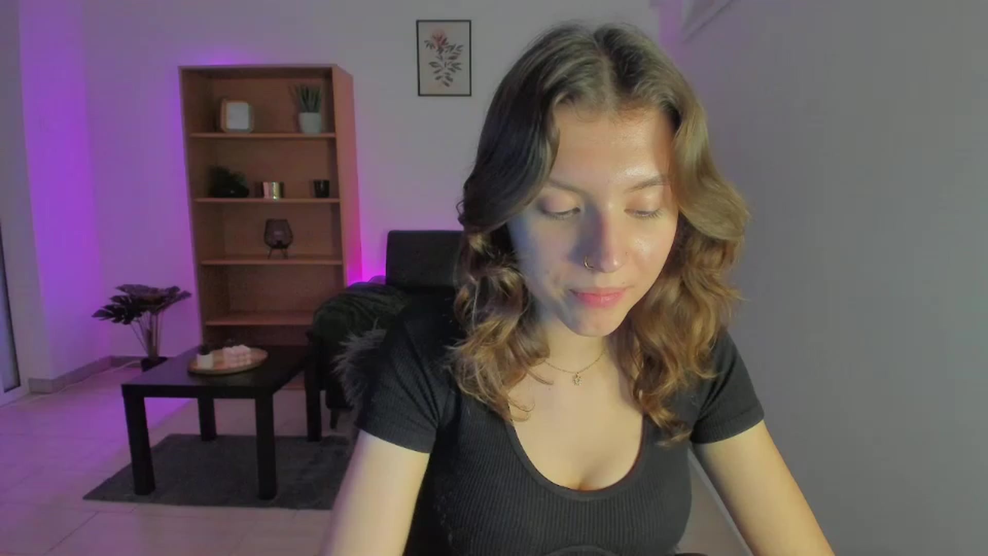 Gallery image thumbnail from SaraJaay18's myfreecams stream on, 01/10/2023, 18:05 image 12 of 20