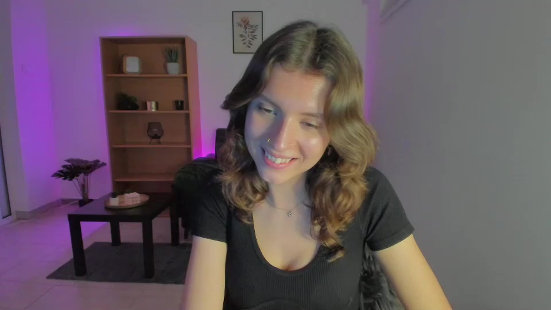 Gallery image thumbnail from SaraJaay18's myfreecams stream on, 01/10/2023, 18:05 image 18 of 20