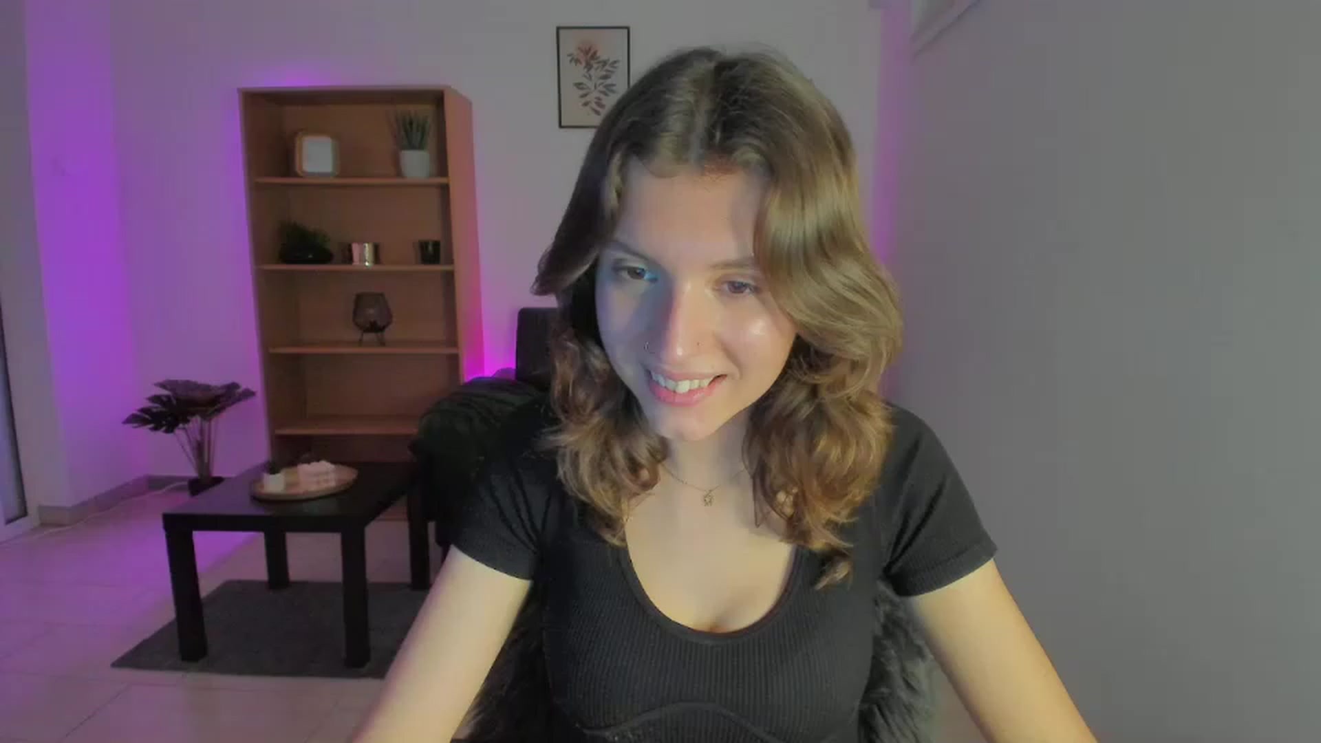 Gallery image thumbnail from SaraJaay18's myfreecams stream on, 01/10/2023, 18:05 image 17 of 20