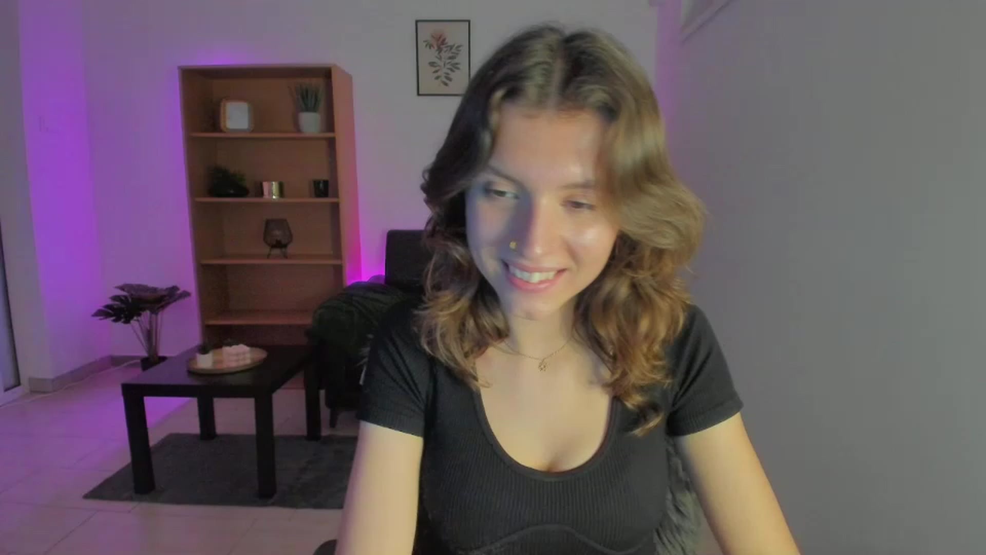 Gallery image thumbnail from SaraJaay18's myfreecams stream on, 01/10/2023, 18:05 image 10 of 20