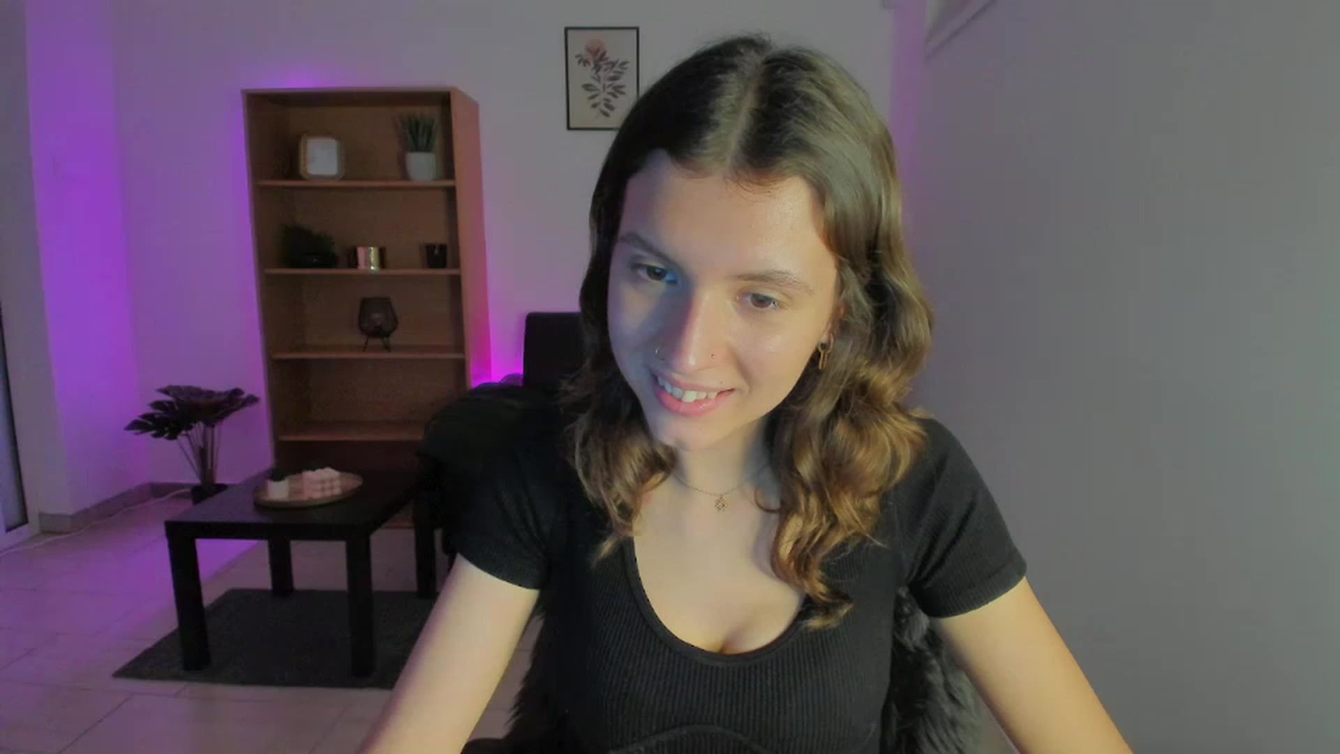Gallery image thumbnail from SaraJaay18's myfreecams stream on, 01/10/2023, 18:05 image 3 of 20