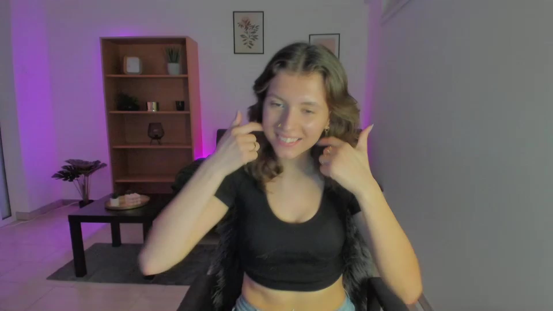 Gallery image thumbnail from SaraJaay18's myfreecams stream on, 01/10/2023, 18:05 image 7 of 20