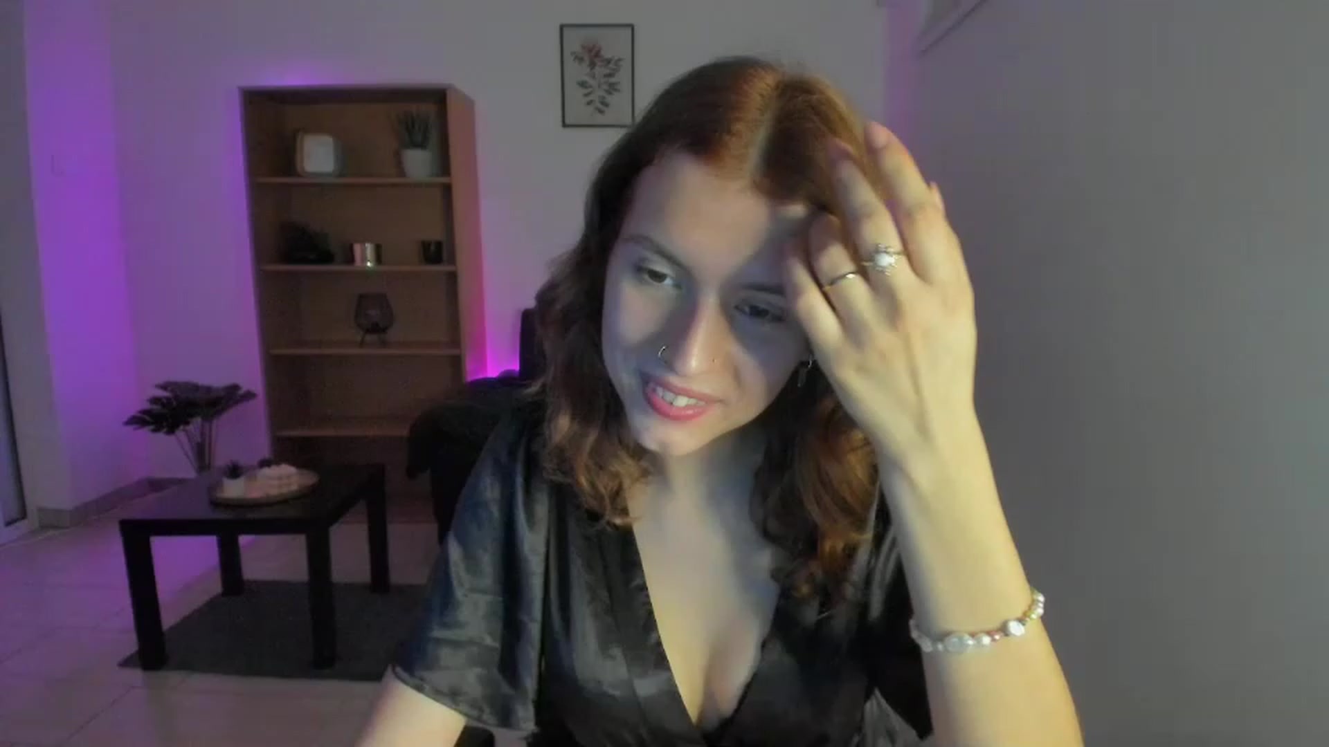 Gallery image thumbnail from SaraJaay18's myfreecams stream on, 01/16/2023, 17:15 image 2 of 20