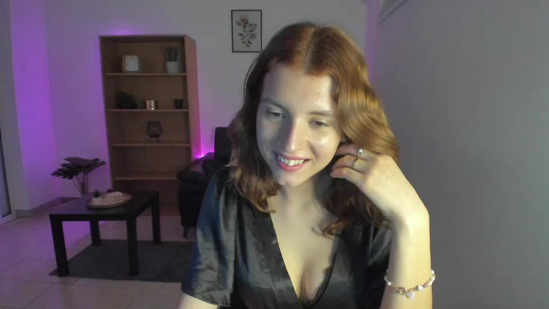 Gallery image thumbnail from SaraJaay18's myfreecams stream on, 01/16/2023, 17:15 image 16 of 20