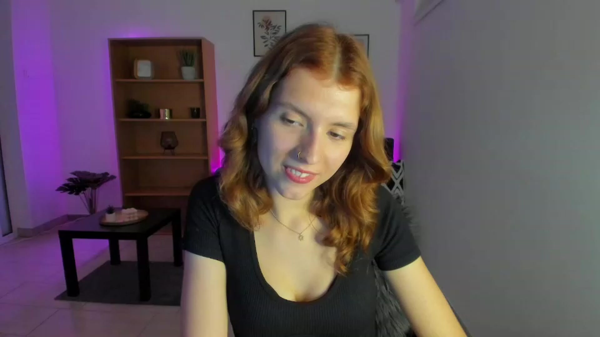Gallery image thumbnail from SaraJaay18's myfreecams stream on, 01/17/2023, 15:15 image 8 of 20
