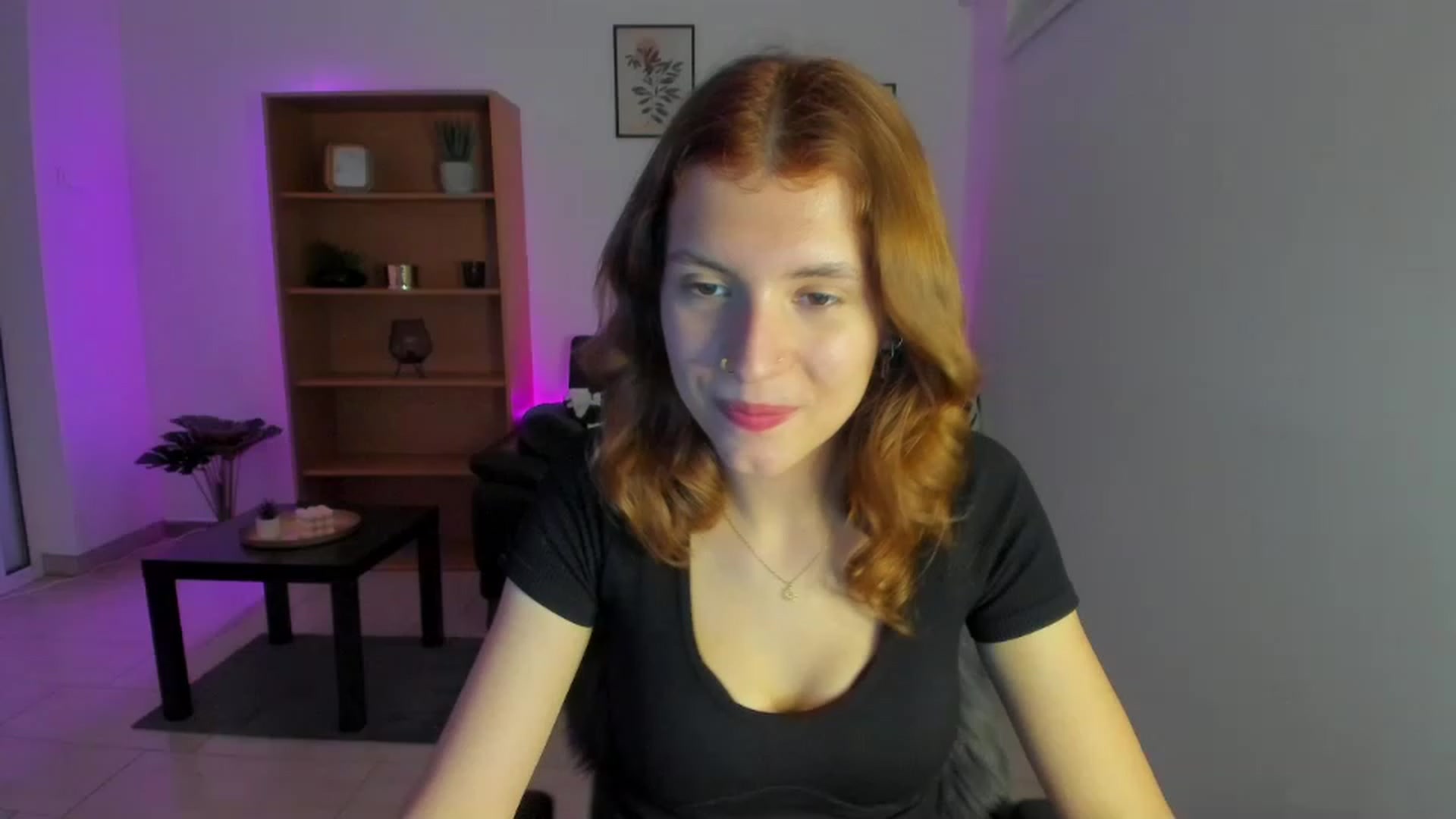 Gallery image thumbnail from SaraJaay18's myfreecams stream on, 01/17/2023, 15:15 image 3 of 20