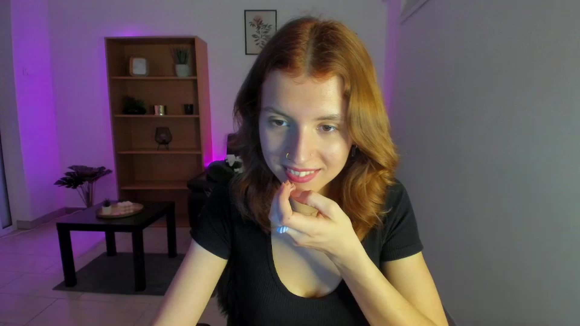 Gallery image thumbnail from SaraJaay18's myfreecams stream on, 01/17/2023, 15:15 image 14 of 20