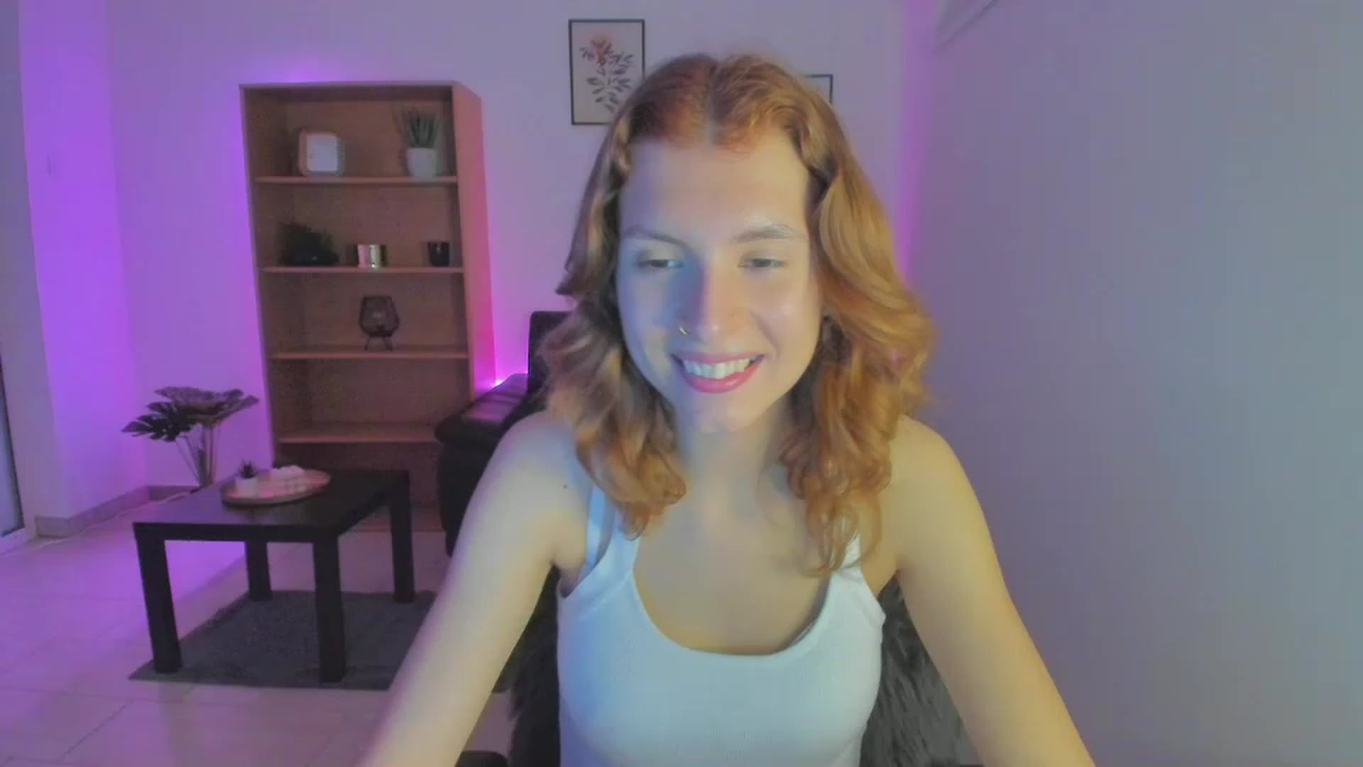 Gallery image thumbnail from SaraJaay18's myfreecams stream on, 01/19/2023, 17:37 image 16 of 20