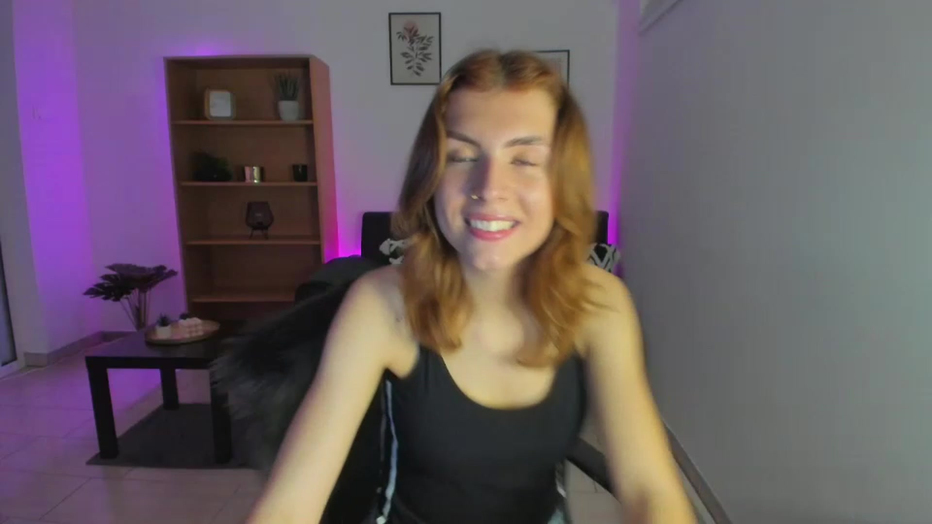 Gallery image thumbnail from SaraJaay18's myfreecams stream on, 01/28/2023, 13:57 image 4 of 20