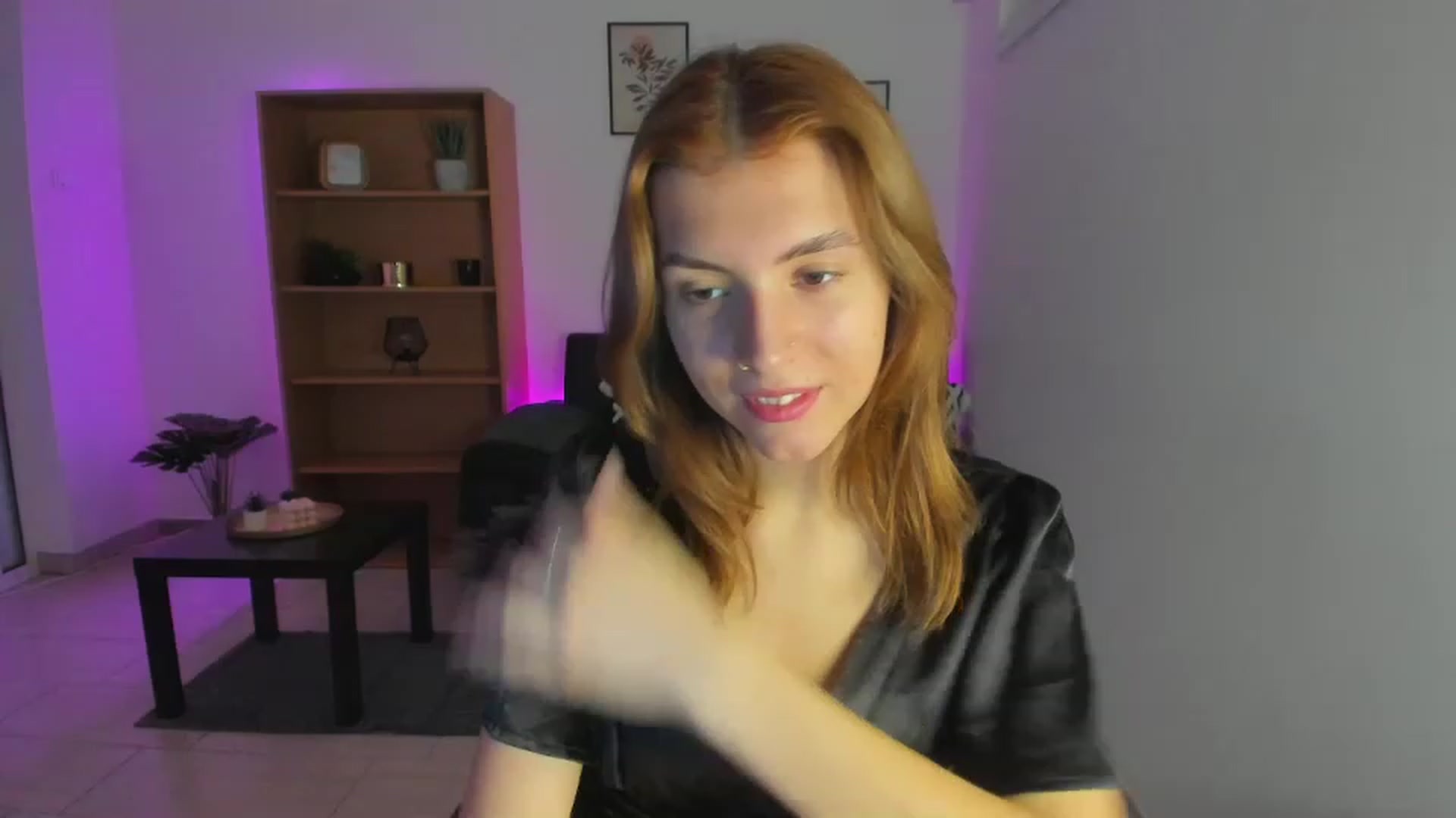 Gallery image thumbnail from SaraJaay18's myfreecams stream on, 01/29/2023, 10:42 image 3 of 20