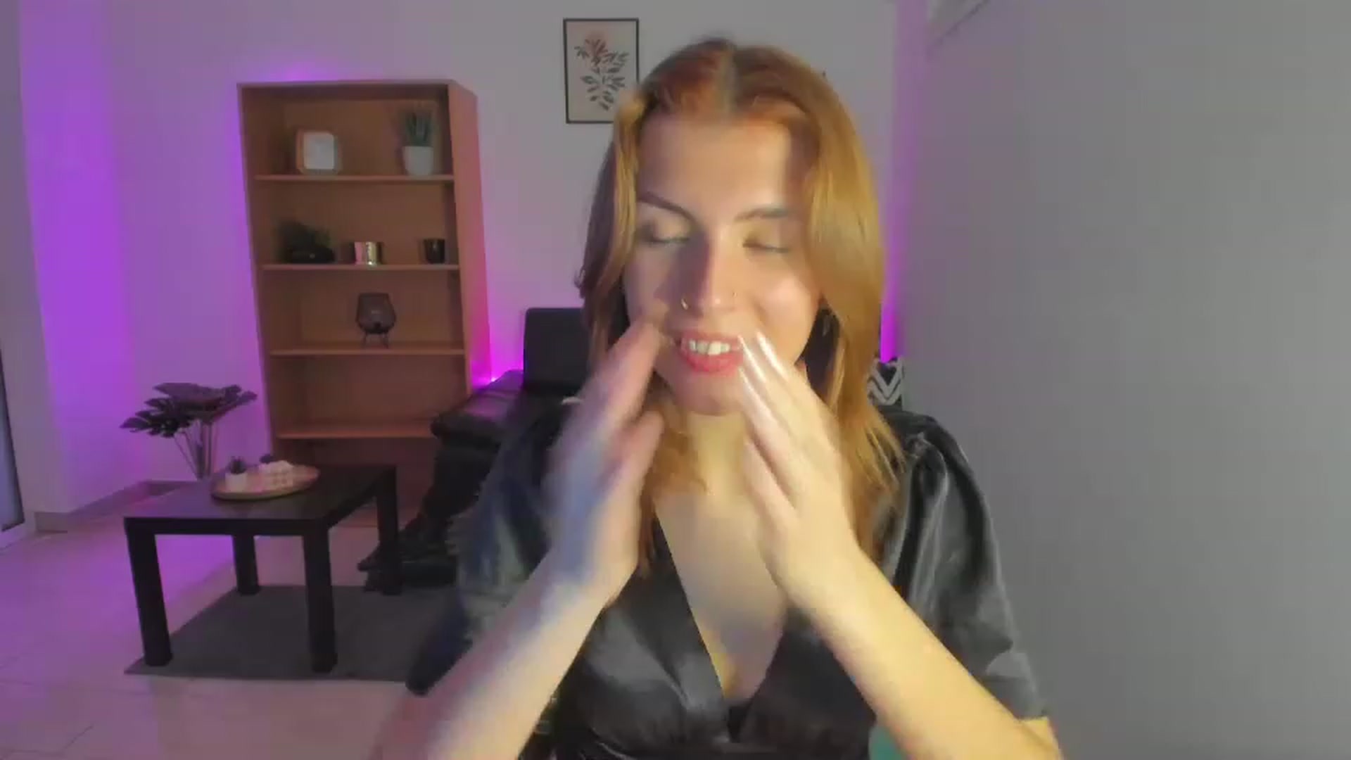 Gallery image thumbnail from SaraJaay18's myfreecams stream on, 01/29/2023, 13:14 image 17 of 20