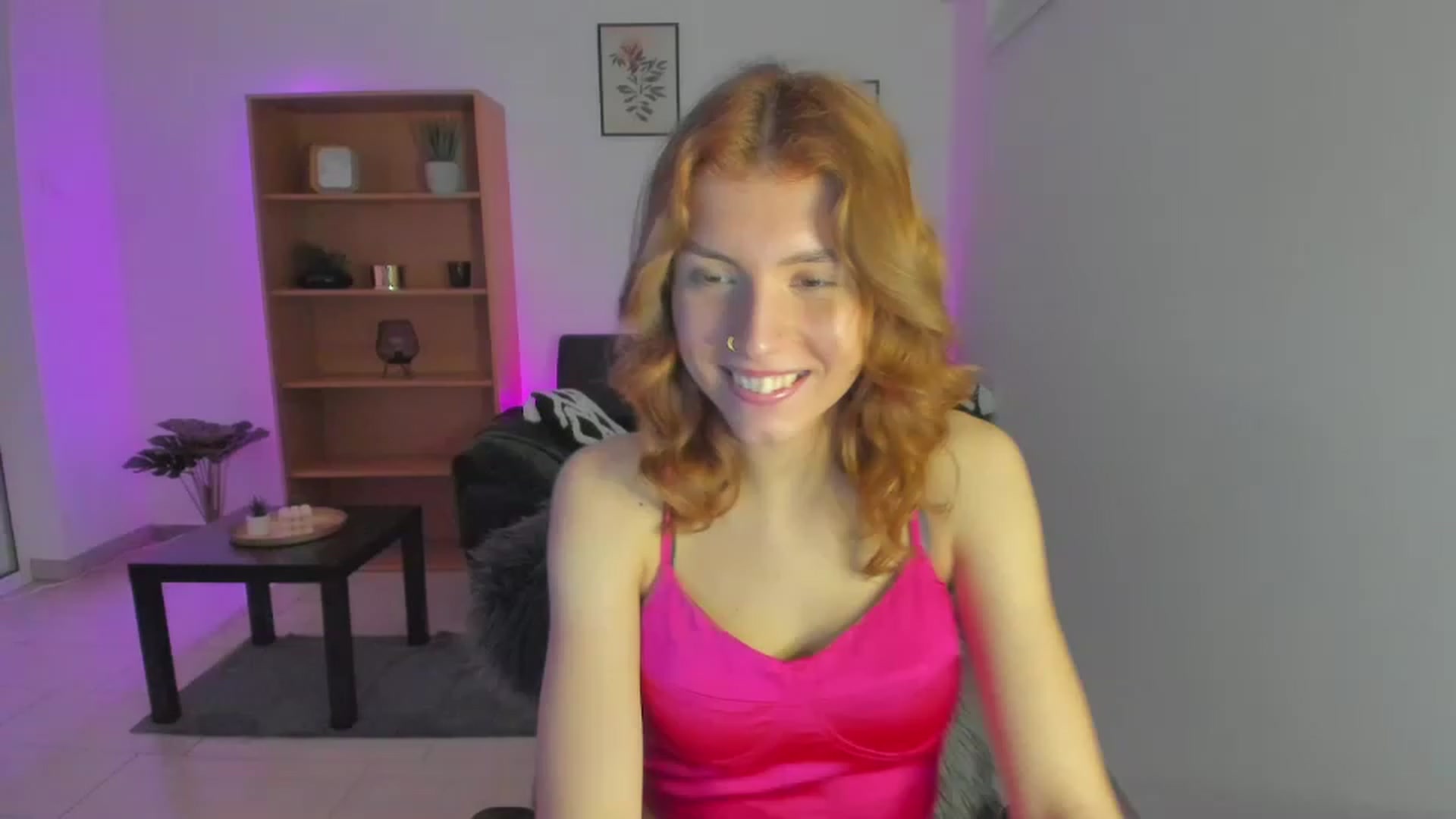 Gallery image thumbnail from SaraJaay18's myfreecams stream on, 02/06/2023, 16:16 image 4 of 20