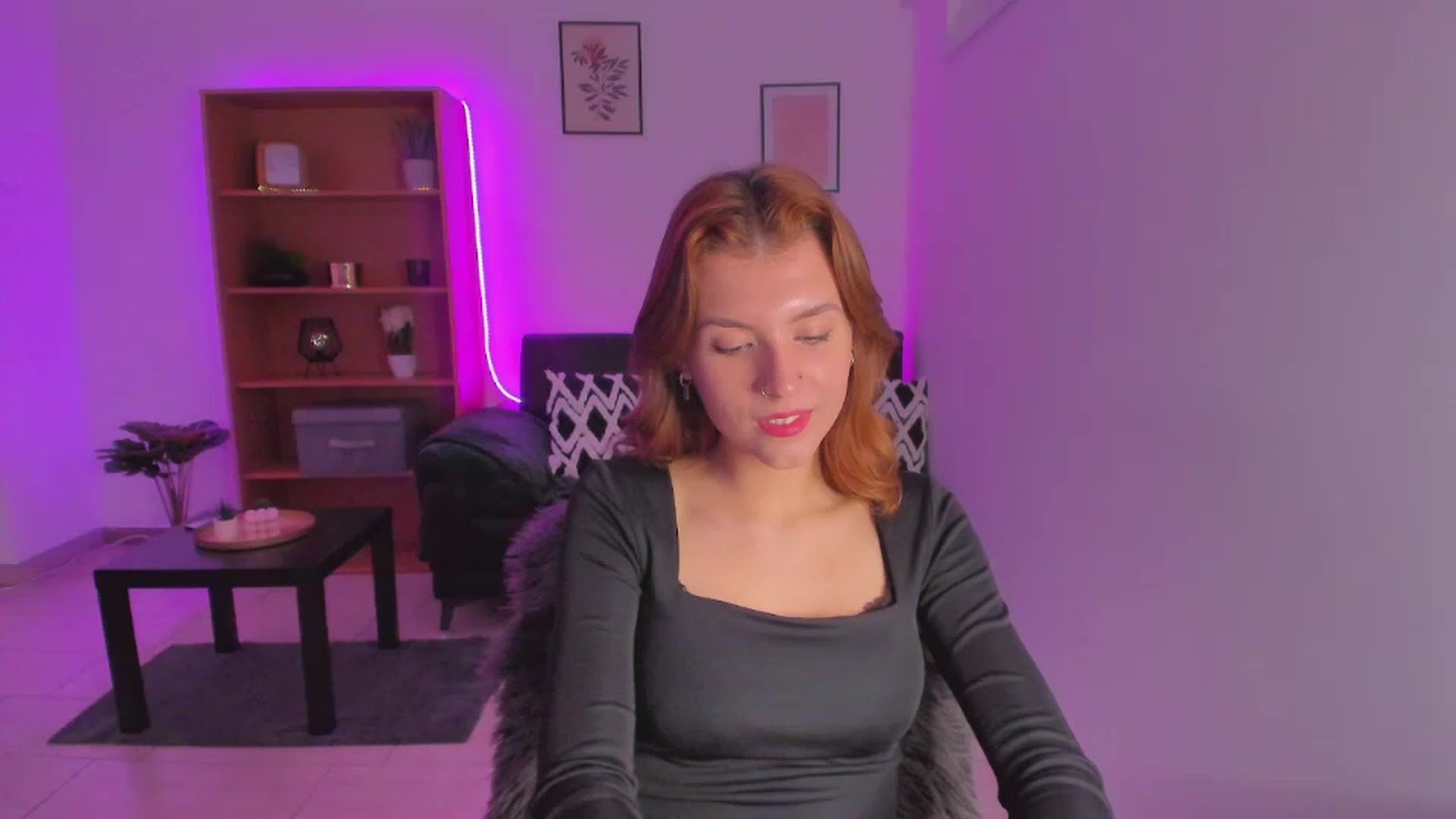 Gallery image thumbnail from SaraJaay18's myfreecams stream on, 03/03/2023, 13:06 image 4 of 20