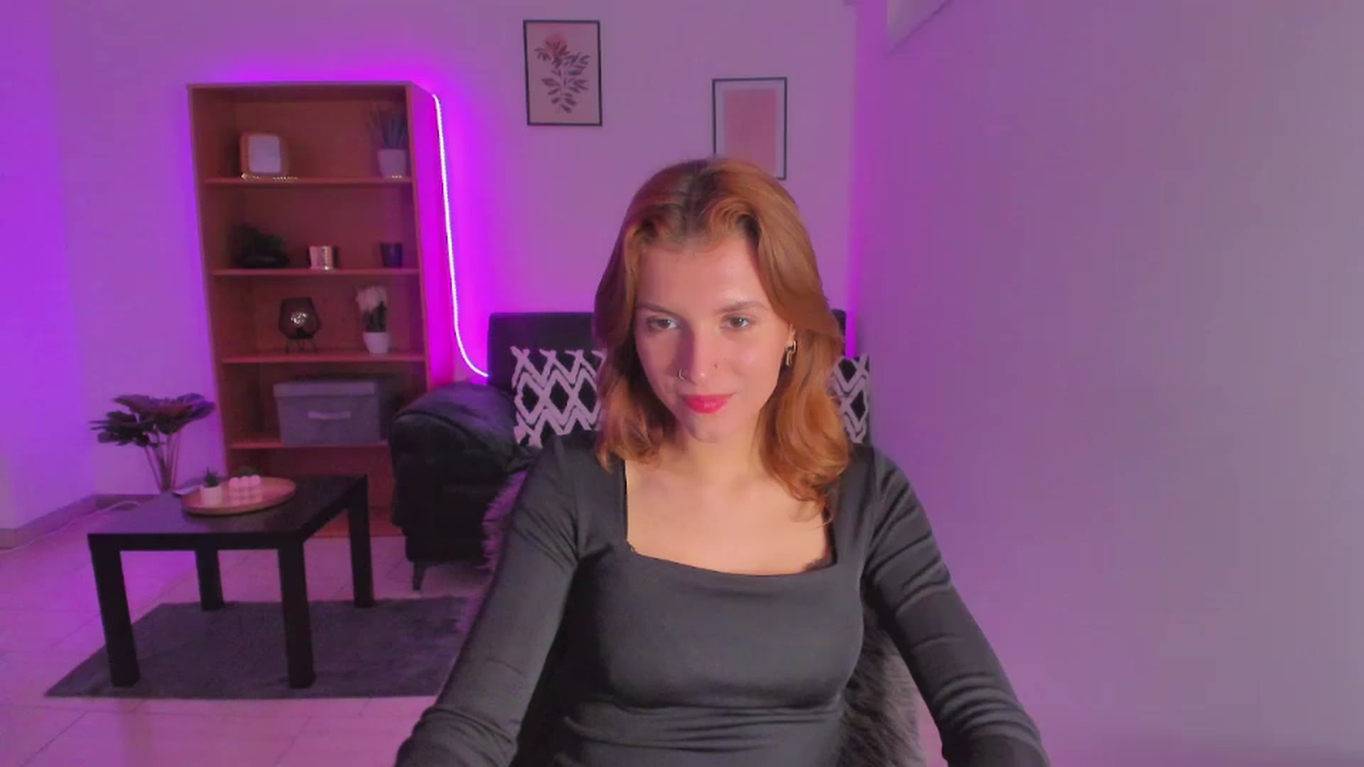 Gallery image thumbnail from SaraJaay18's myfreecams stream on, 03/03/2023, 13:06 image 5 of 20