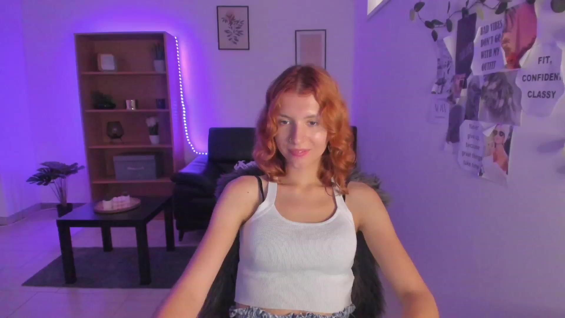 Gallery image thumbnail from SaraJaay18's myfreecams stream on, 08/01/2023, 13:00 image 15 of 20