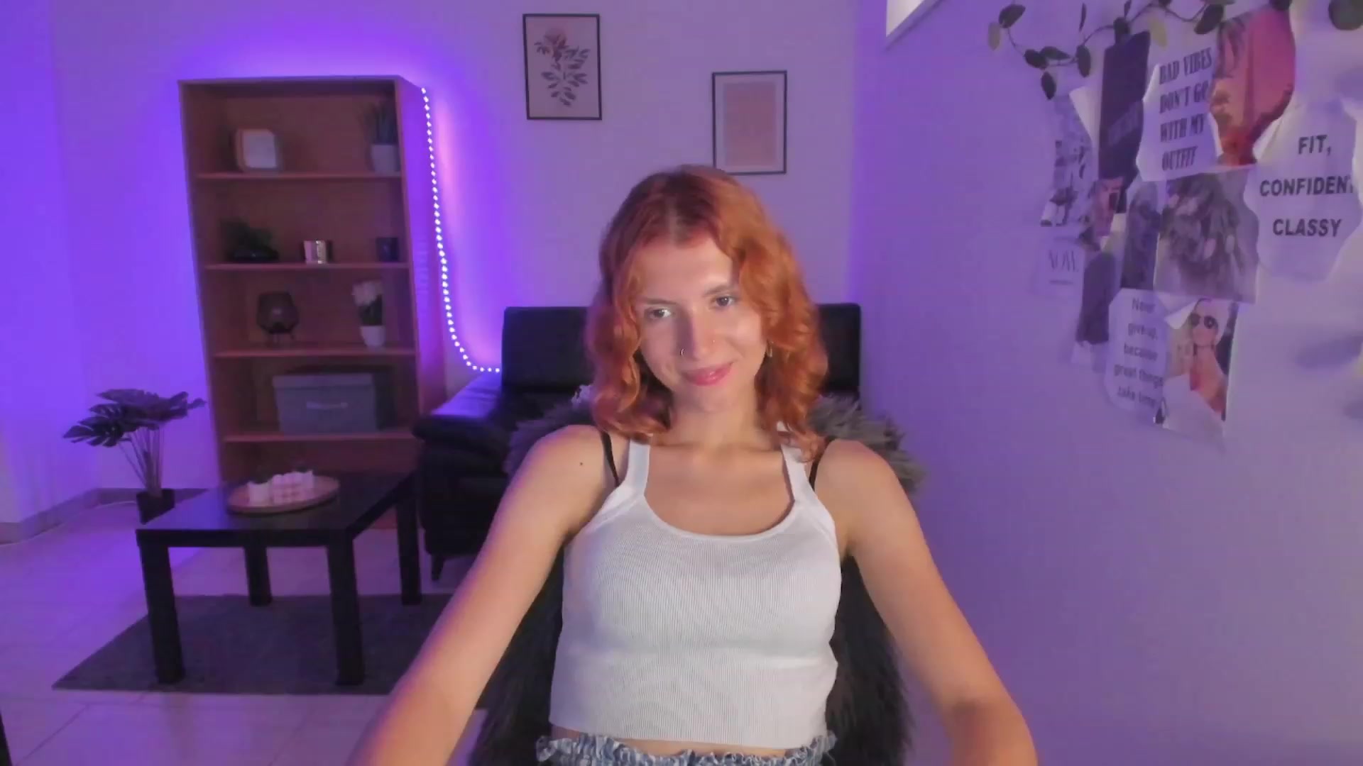 Gallery image thumbnail from SaraJaay18's myfreecams stream on, 08/01/2023, 13:00 image 18 of 20