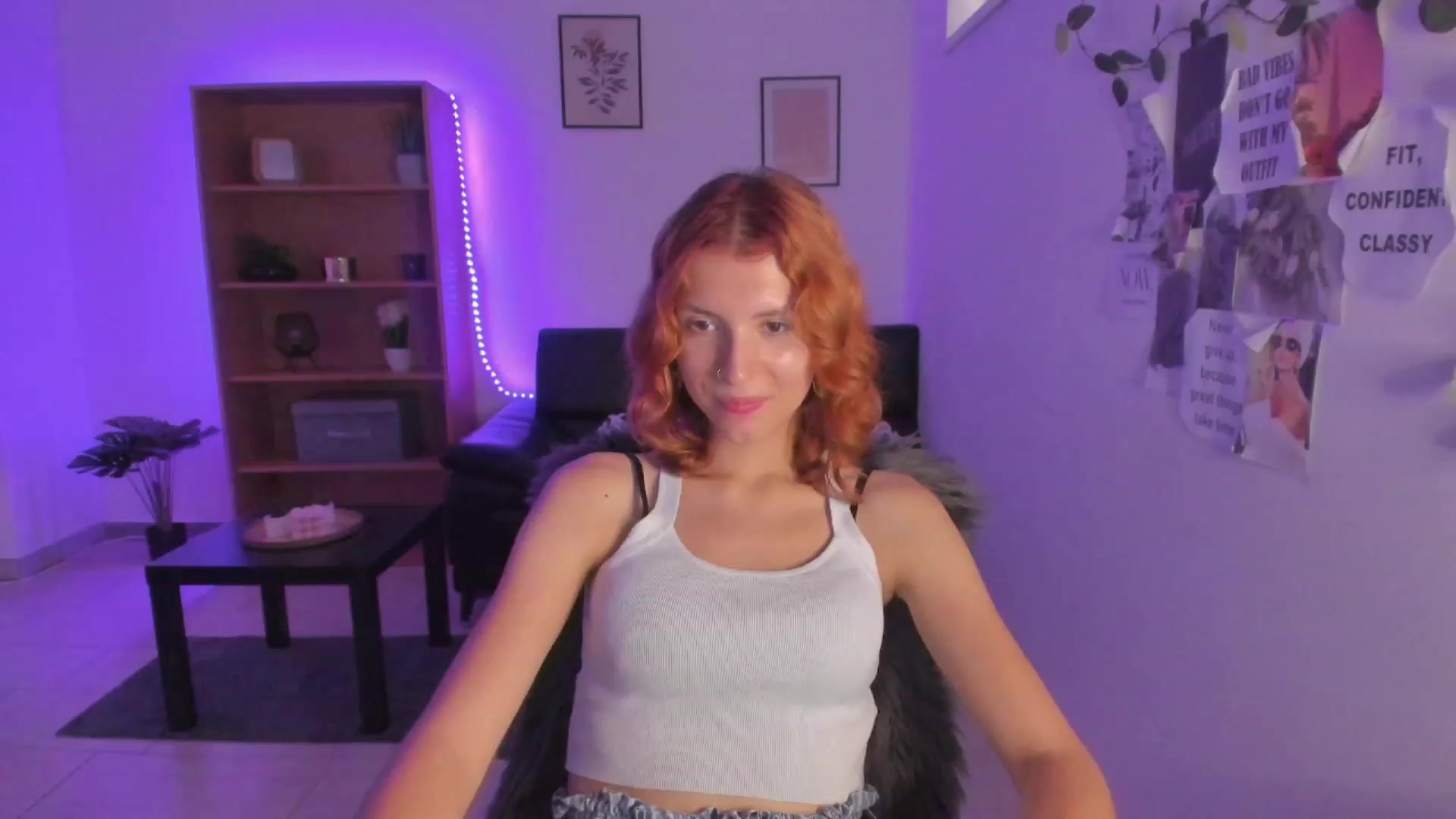 Gallery image thumbnail from SaraJaay18's myfreecams stream on, 08/01/2023, 13:00 image 10 of 20