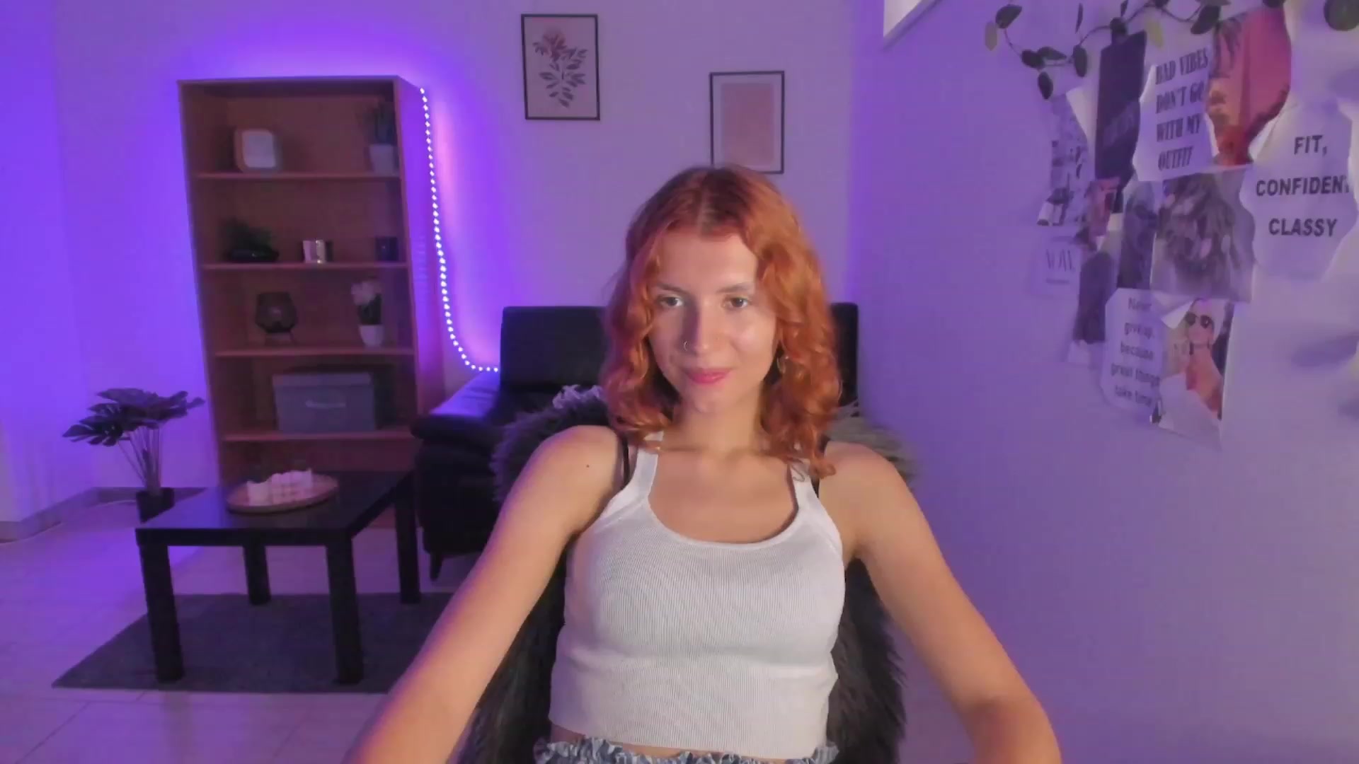 Gallery image thumbnail from SaraJaay18's myfreecams stream on, 08/01/2023, 13:00 image 2 of 20